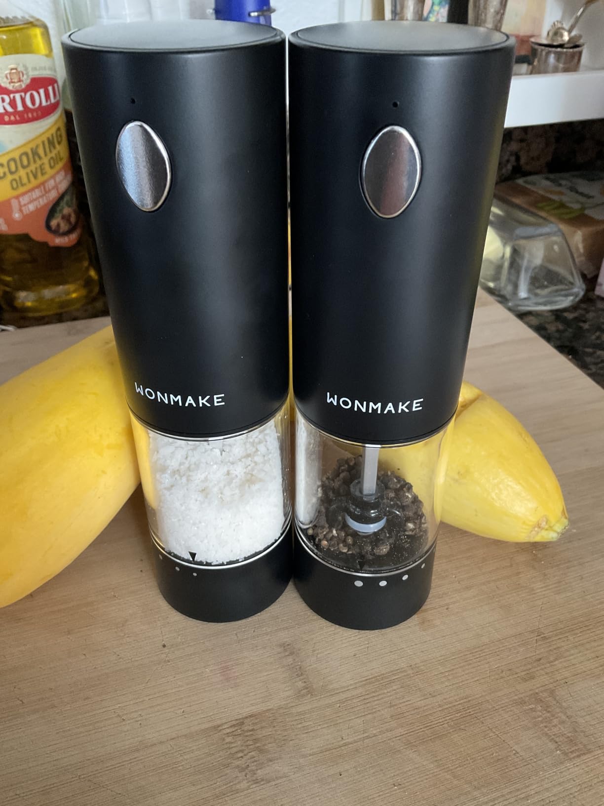 Electric Salt and Pepper Grinder Set - Automatic Refillable Salt and Pepper Grinders with Charging Base & LED Light, Adjustable Coarseness, One-handed Easy Operation customer photo 1