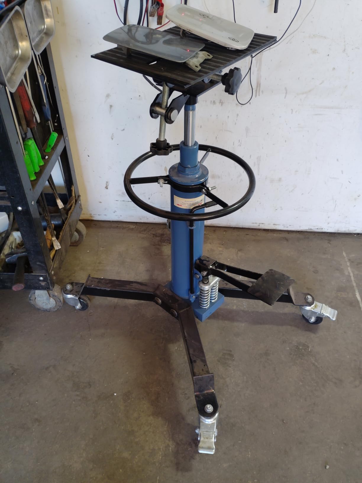 LARBANKE Hydraulic Transmission Jack with 2 Stage Hydraulic Ram, 1322lbs Capacity with Foot Pedal, 33.4