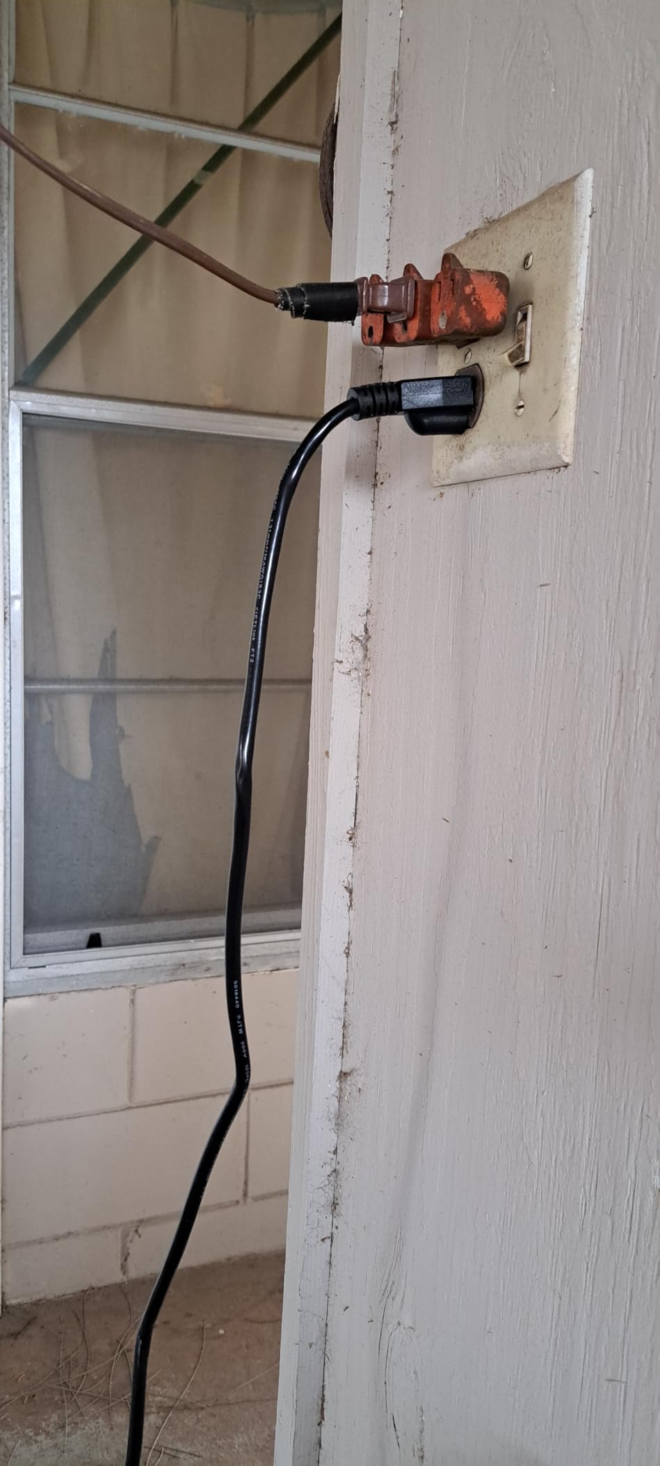 16/3 25 FT Outdoor Extension Cord Waterproof, Weatherproof & Flame Retardant Black 3 Prong Power Cord Outside for Lawn & Garden, 13 Amps 1625 Watts 125 VAC 16AWG SJTW, ETL Listed customer photo 1