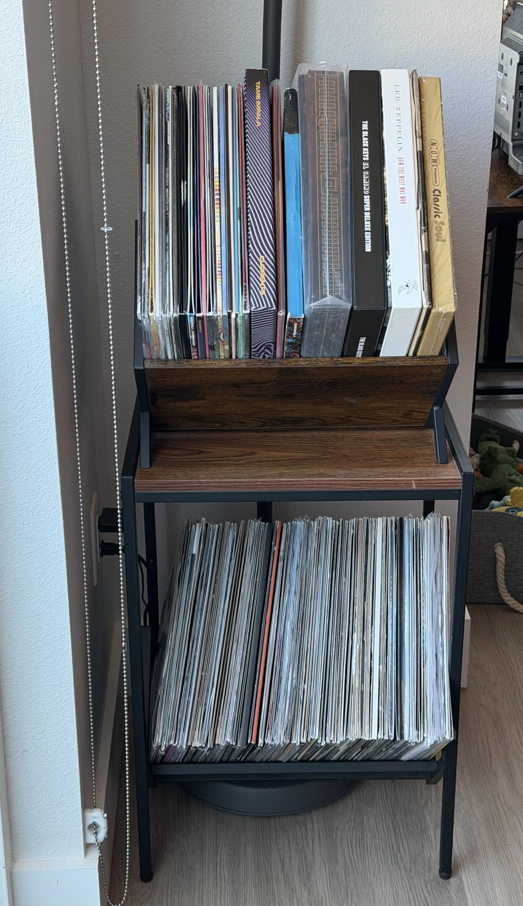 YINMIT Vinyl Record Holder, 80-100 LP Vinyl Record Storage Rack, Quick Assembly Vinyl Record Display, Retro Style Organizer customer photo 1
