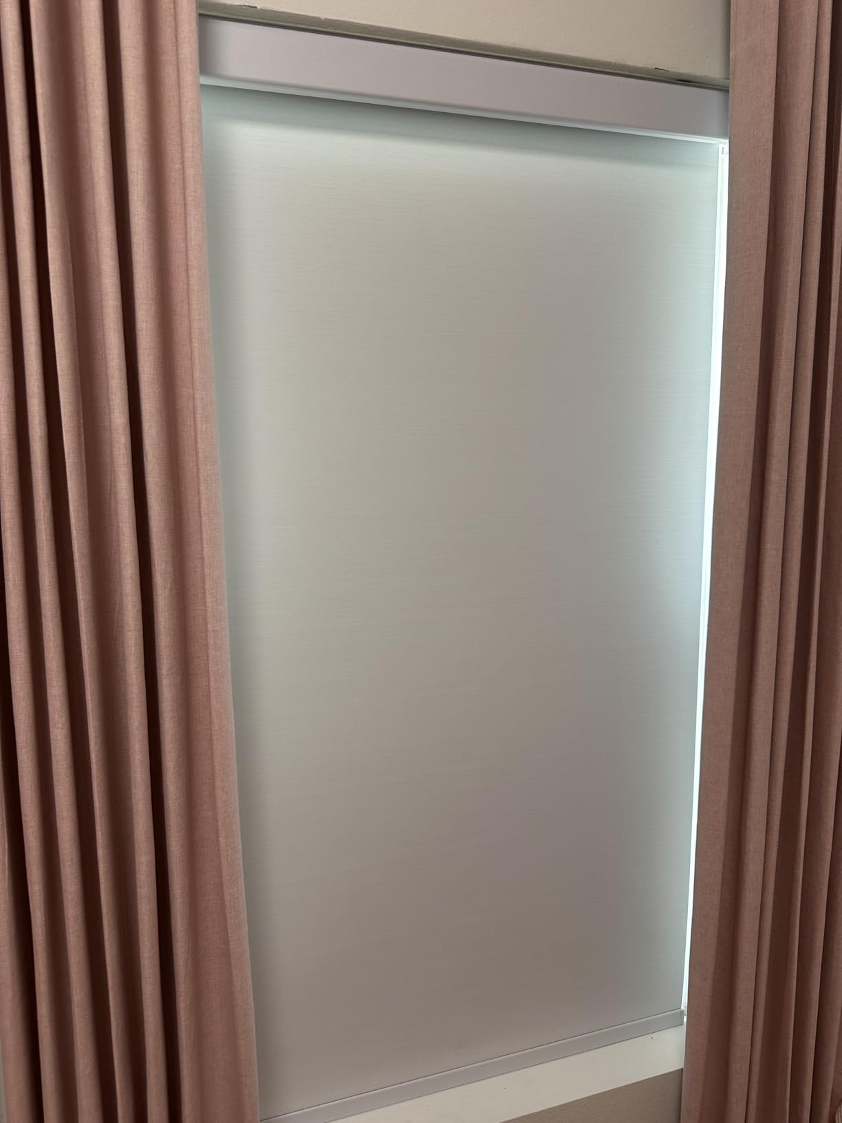 Joydeco 100% Blackout Roller Shades Cordless Blinds for Windows, Free-Stop Shades, UV Protection, Natural Woven Blinds for Home and Office, Light-Proof Aluminum Cover (34.5
