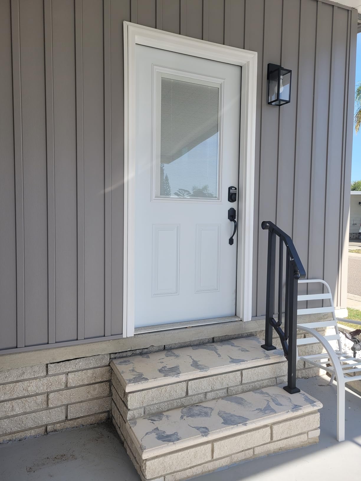 VEVOR Handrails for Outdoor Steps, 5 Step Stair Hand Rail Kit, Transitional Carbon Steel Railings with Installation Kit, Stair Rails for Seniors, Concrete Steps & Porch & Deck, Black customer photo 1