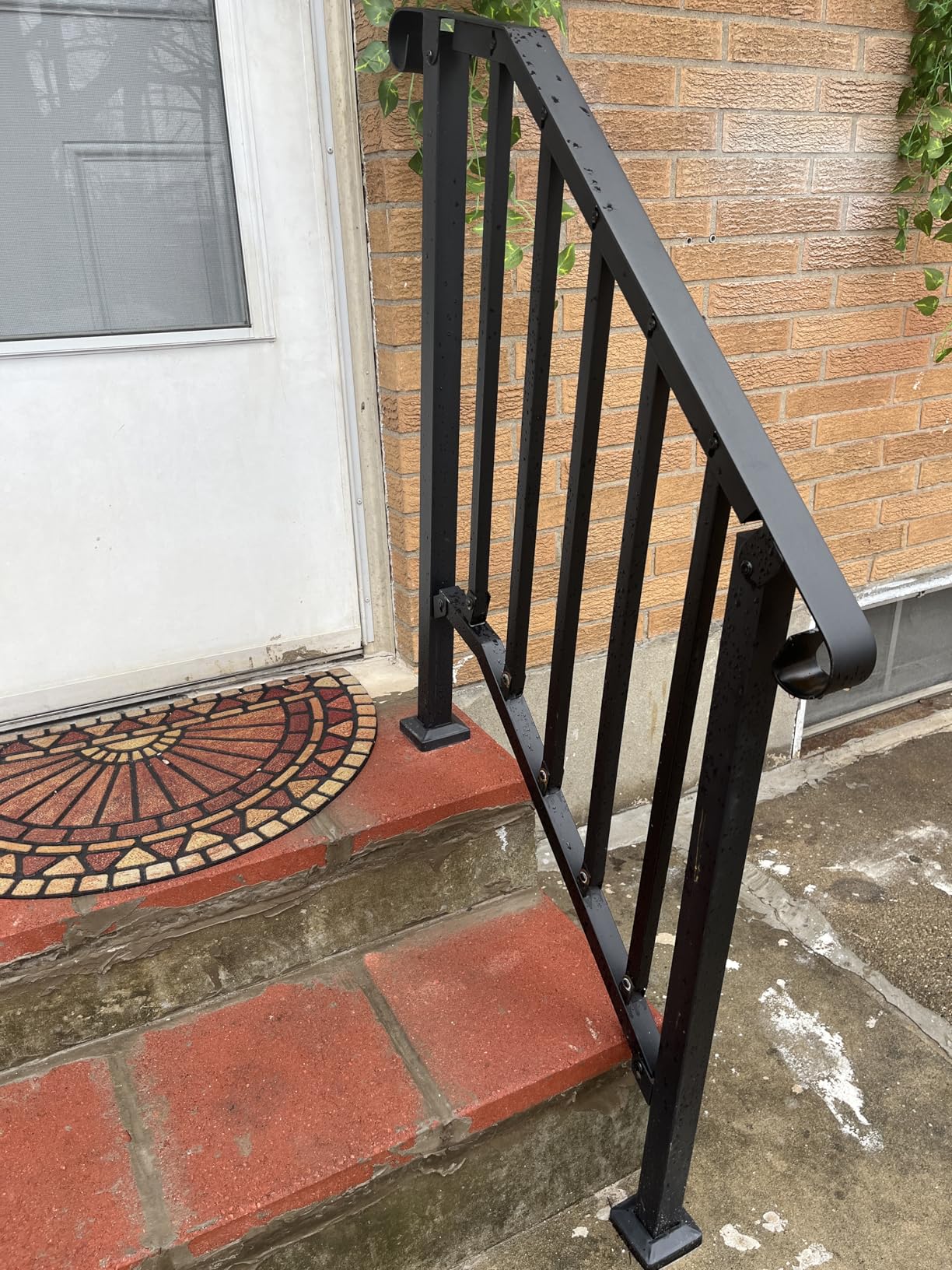VEVOR Handrails for Outdoor Steps, 5 Step Stair Hand Rail Kit, Transitional Carbon Steel Railings with Installation Kit, Stair Rails for Seniors, Concrete Steps & Porch & Deck, Black customer photo 2