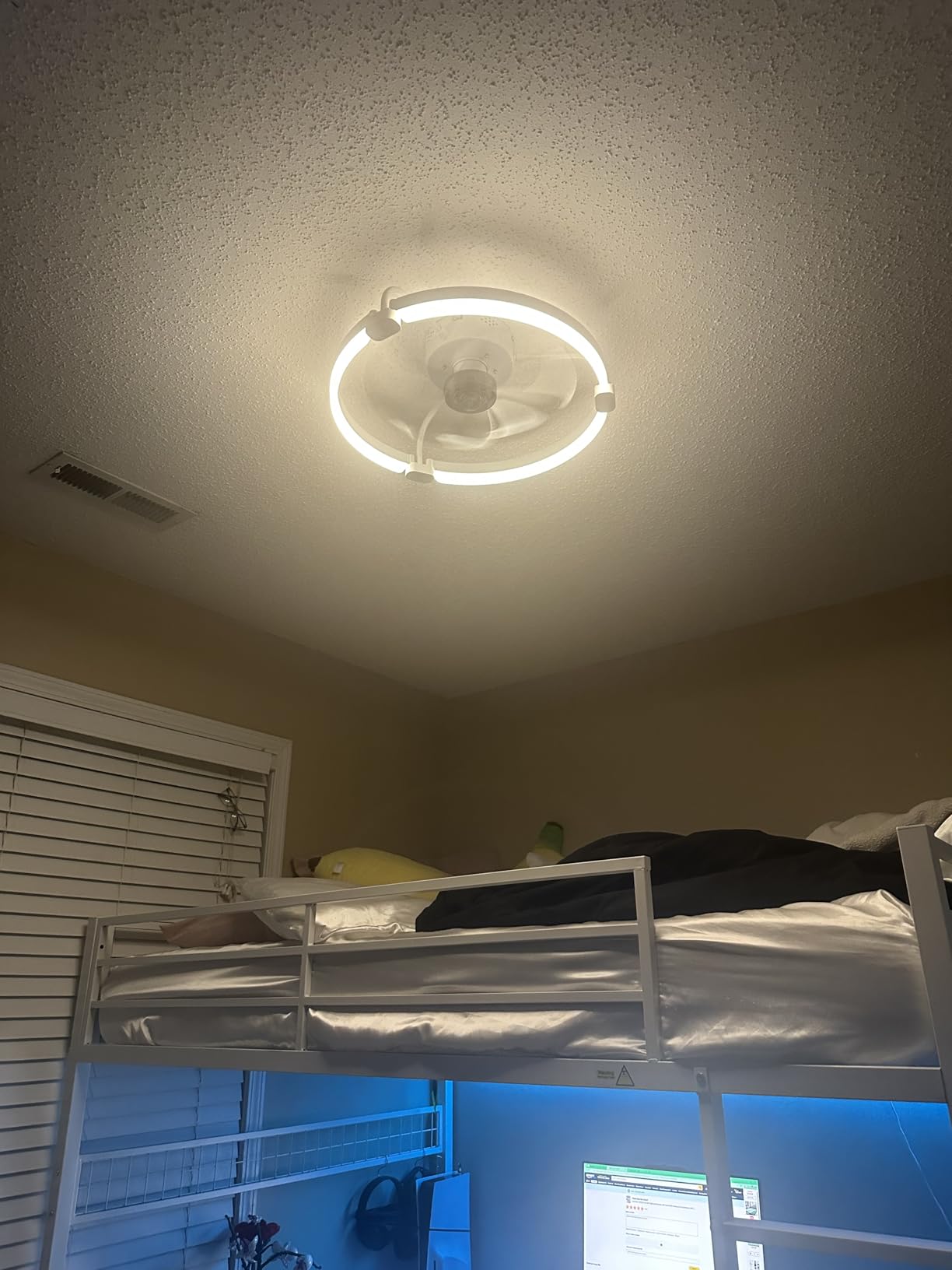 Ensenior Ceiling Fans with Lights and Remote, 20'' Low Profile Ceiling Fan Flush Mount, APP Control, 6 Speed, 3CCT, Quiet Reversible DC Motor, Dimmable Modern Ceiling Fan with Light for Bedroom, Black customer photo 1