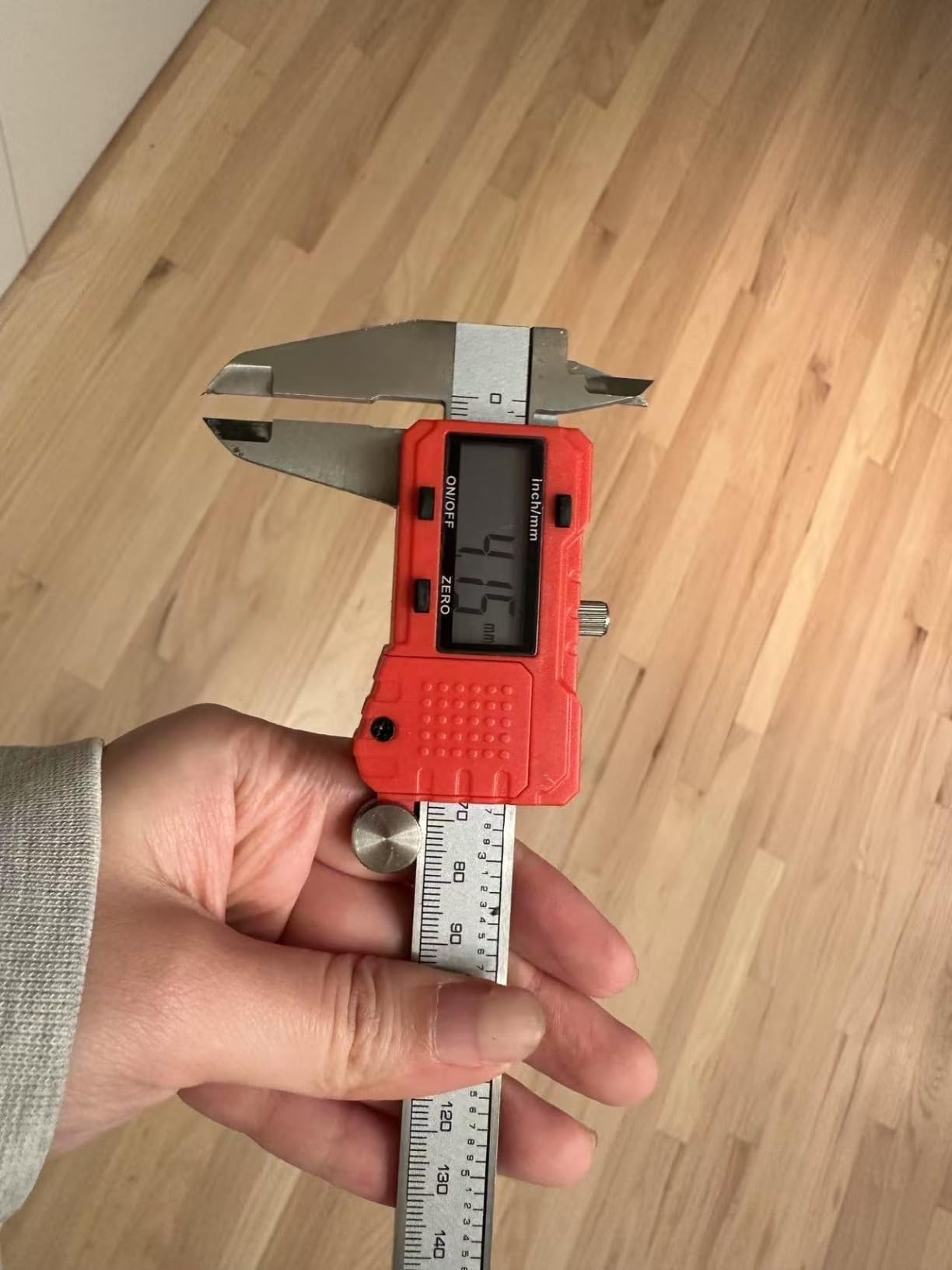 Digital Caliper 6 inch, Stainless Steel Vernier Micrometer Measuring Tool with Large LCD Display, Easy Inch/Metric Conversion, Precision Gauge for Machinists, Woodworking & DIY customer photo 2