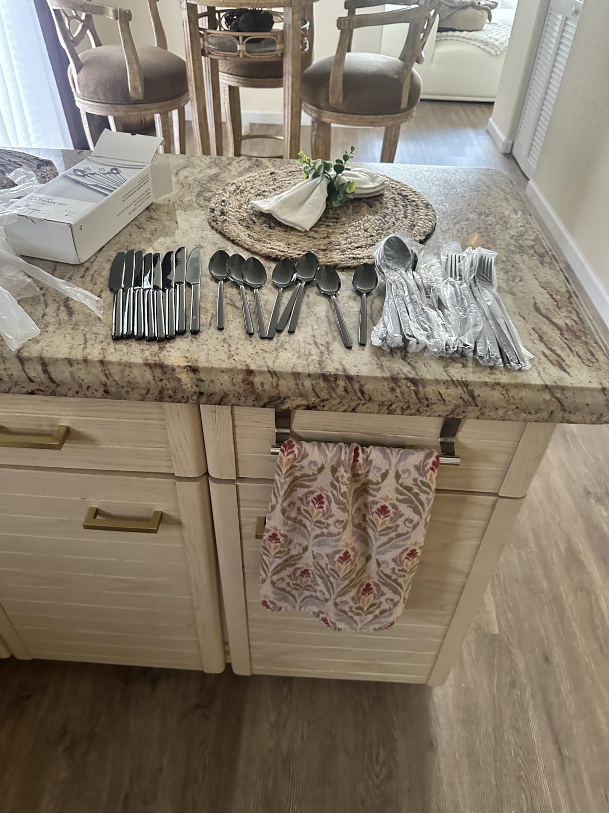 KINGSTONE Gold Silverware Set, 40 Piece Flatware Cutlery Set for 8, 18/10 Stainless Steel Mirror Polished customer photo 1