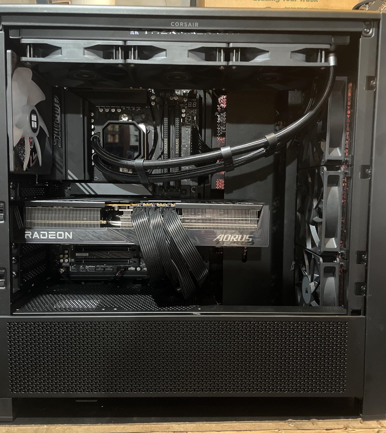 CORSAIR 4000D RS Frame Modular High Airflow Mid-Tower PC Case - 3X RS Fans - InfiniRail Mounting System - Fits Multiple 360mm Radiators - Reverse Connector Motherboard Compatible - Black customer photo 2