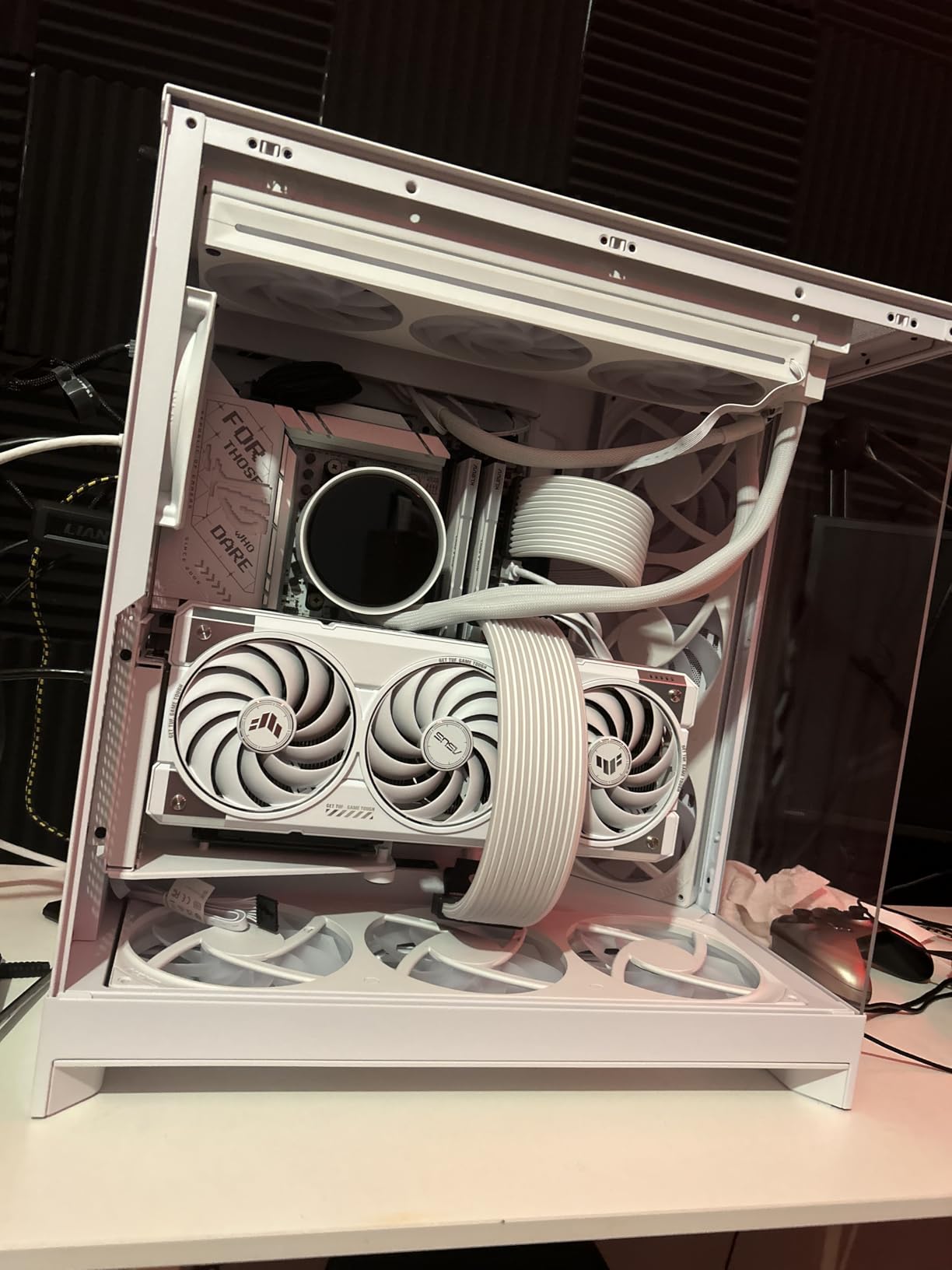 NZXT H9 Flow RGB (2025) - Large Dual-Chamber ATX Mid-Tower Airflow PC Case - Includes 1 x 420mm RGB Fan Unit & 1 x 120mm Fan - 420mm Radiator Support - Tempered Glass - Back-Connect Ready - Black customer photo 2