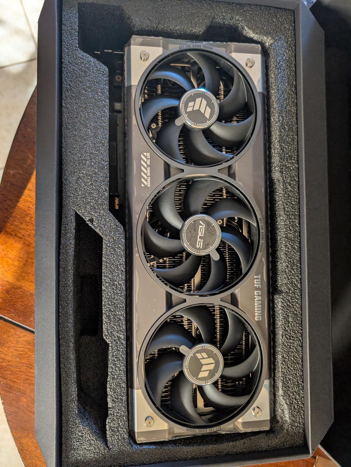 TUF GeForce RTX 5080 16GB GDDR7 OC Edition Graphics Card, NVIDIA, Desktop (PCIe 5.0, HDMI/DP 2.1, 3.6-Slot, Military-Grade Components, Protective PCB Coating, Axial-tech Fans, Vapor Chamber) customer photo 1