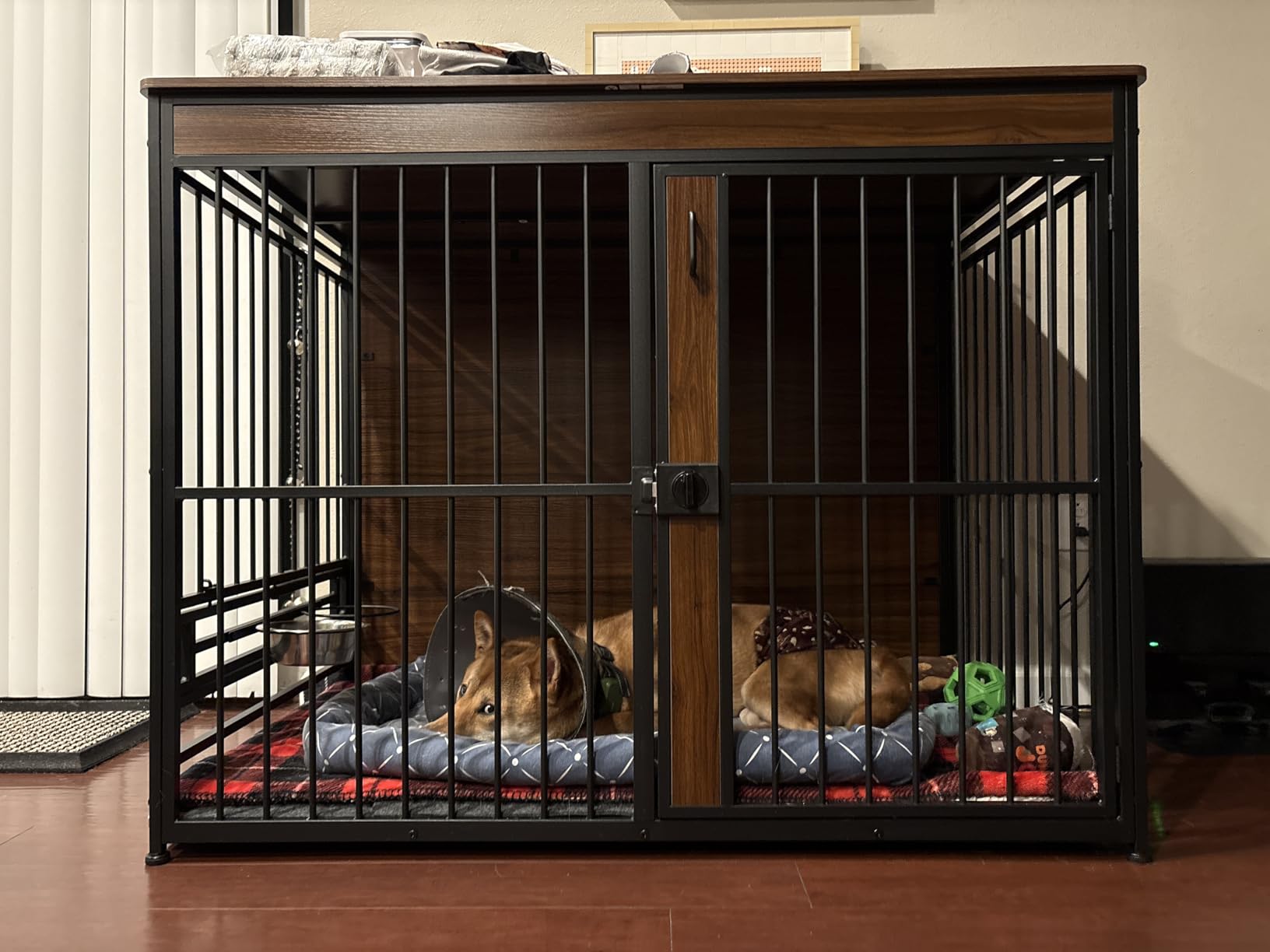 Amazon Basics Furniture Style Dog Crate, Two Bowls Included, 30
