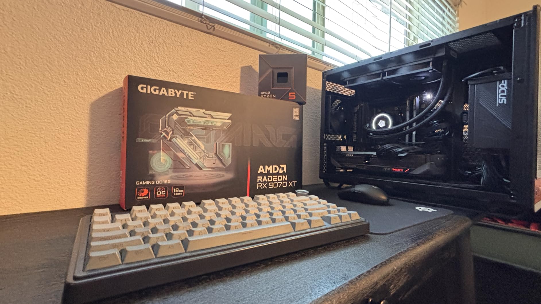 GIGABYTE Radeon RX 9070 XT Gaming OC 16G Graphics Card, PCIe 5.0, 16GB GDDR6, GV-R9070XTGAMING OC-16GD Video Card customer photo 1