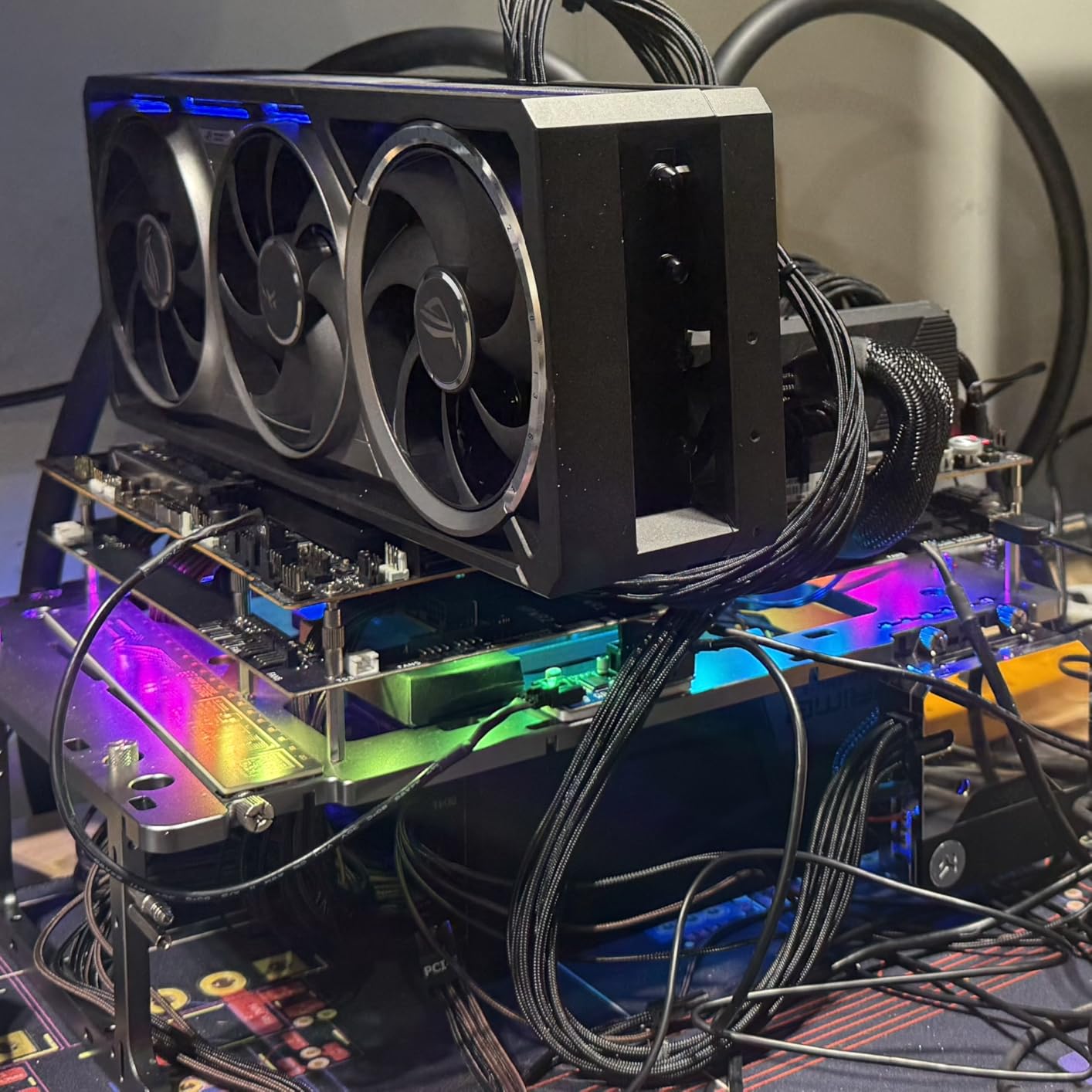 TUF GeForce RTX 5090 32GB GDDR7 OC Edition Graphics Card, NVIDIA, Desktop (PCIe 5.0, HDMI/DP 2.1, 3.6-Slot, Military-Grade Components, Protective PCB Coating, Axial-tech Fans, Vapor Chamber) customer photo 2