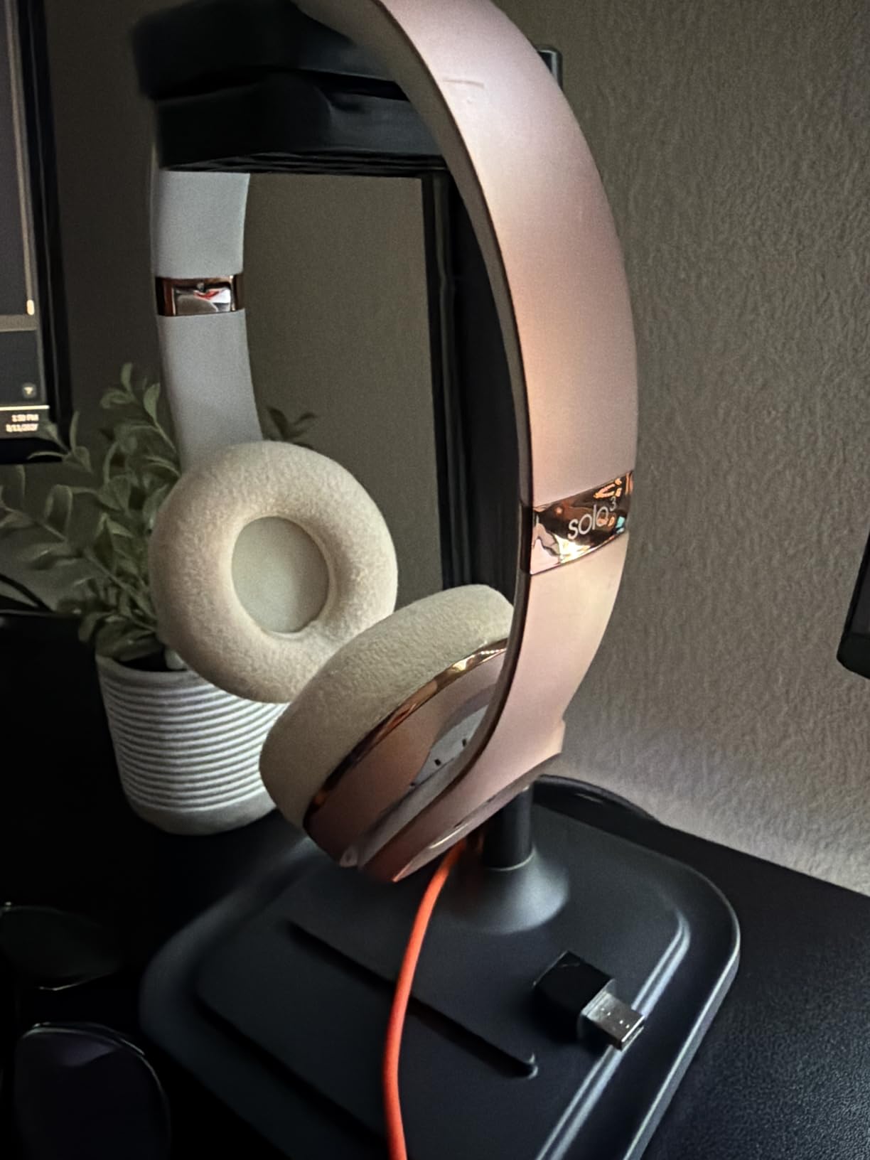 KDD Dual Headphone Stand for Desk - Rotatable Headset Hanger with Phone Holder - Removable Non-Slip Base for Gamers Desktop Accessories customer photo 1