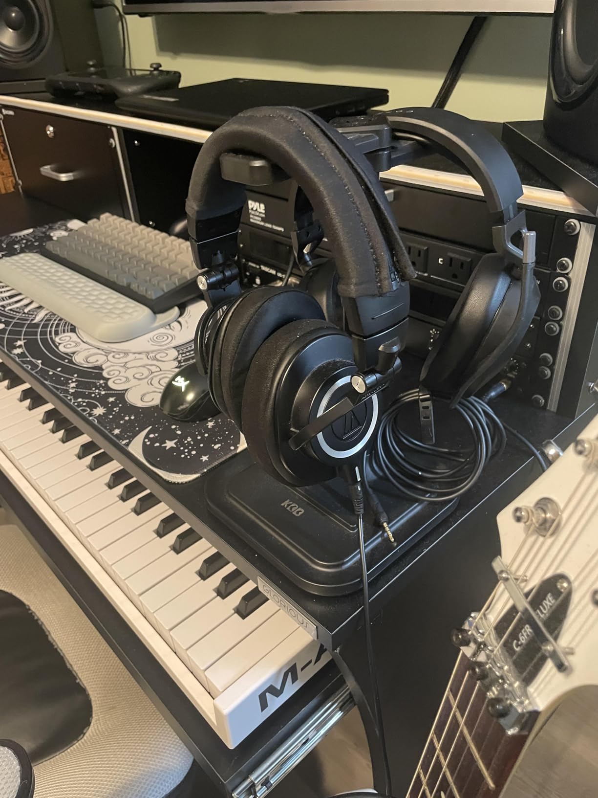 KDD Dual Headphone Stand for Desk - Rotatable Headset Hanger with Phone Holder - Removable Non-Slip Base for Gamers Desktop Accessories customer photo 2