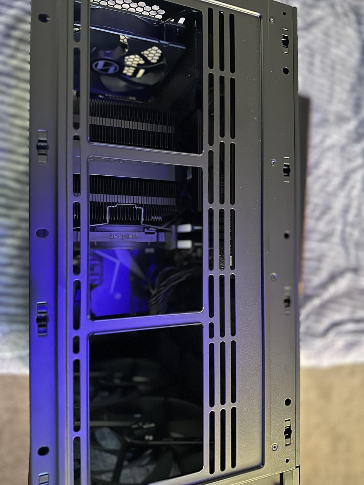 Lian Li LANCOOL 217 Genuine Walnut Wood Computer Case, Mid-Tower ATX PC Case with 5 Pre-Installed PWM Fans 2x170mm, 2x120mm & 1x140mm, Flexible PSU & Cable Installation - Black (LAN217X) customer photo 2