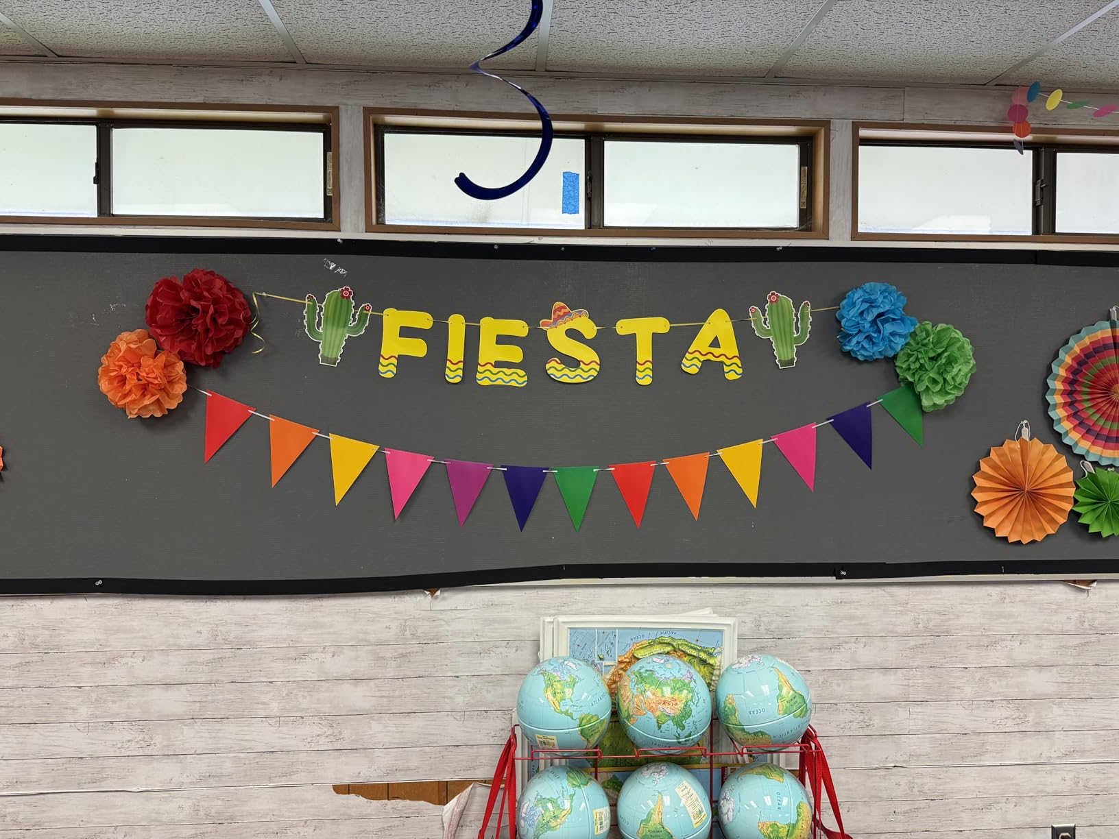 101PCS Fiesta Party Supplies Set - Plates, Napkins, Fiesta Paper Fans, Banner, Tablecloth, Honeycomb Centerpieces - Perfect for Cinco de Mayo, Mexican Fiesta, and Fiesta Party Decorations customer photo 2