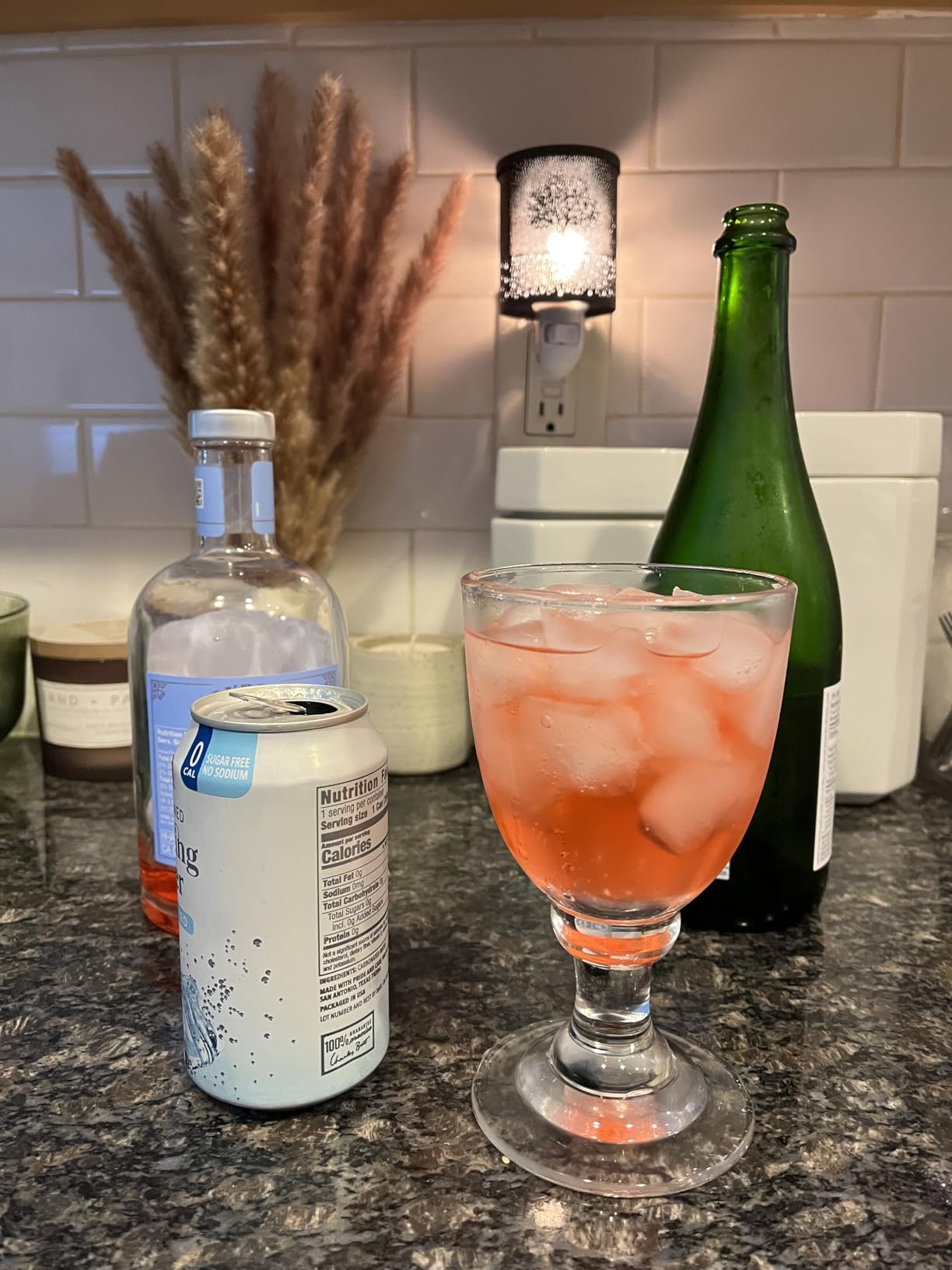 Lyre's Italian Spritz Premium Non Alcoholic Spirits, Mocktails & Nonalcoholic Drinks, Bitter Orange Style, 23.7 Fl Oz (Bottle with NEW Screw Cap, 23.7, Fl Oz) customer photo 1