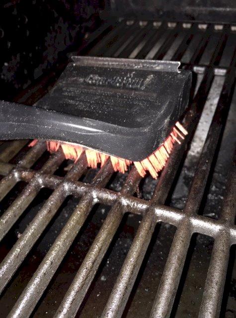 Charbroil Safer Replaceable Head Nylon Bristle Grill Brush with Cool Clean Technology - CB1250038P6 customer photo 1