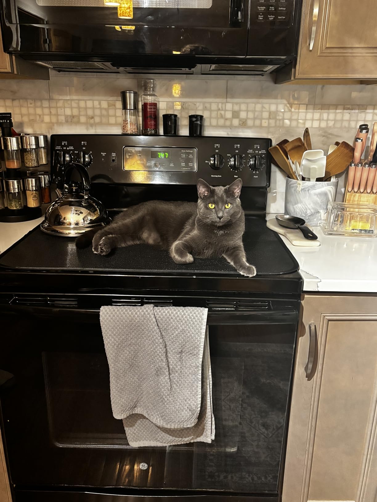 Fireproof Stove Top Covers for Electric Stove, Waterproof & Heat Resistant Mat for Glass Top, Stovetop Protector, Anti-Scratch, 30x21 Black customer photo 1