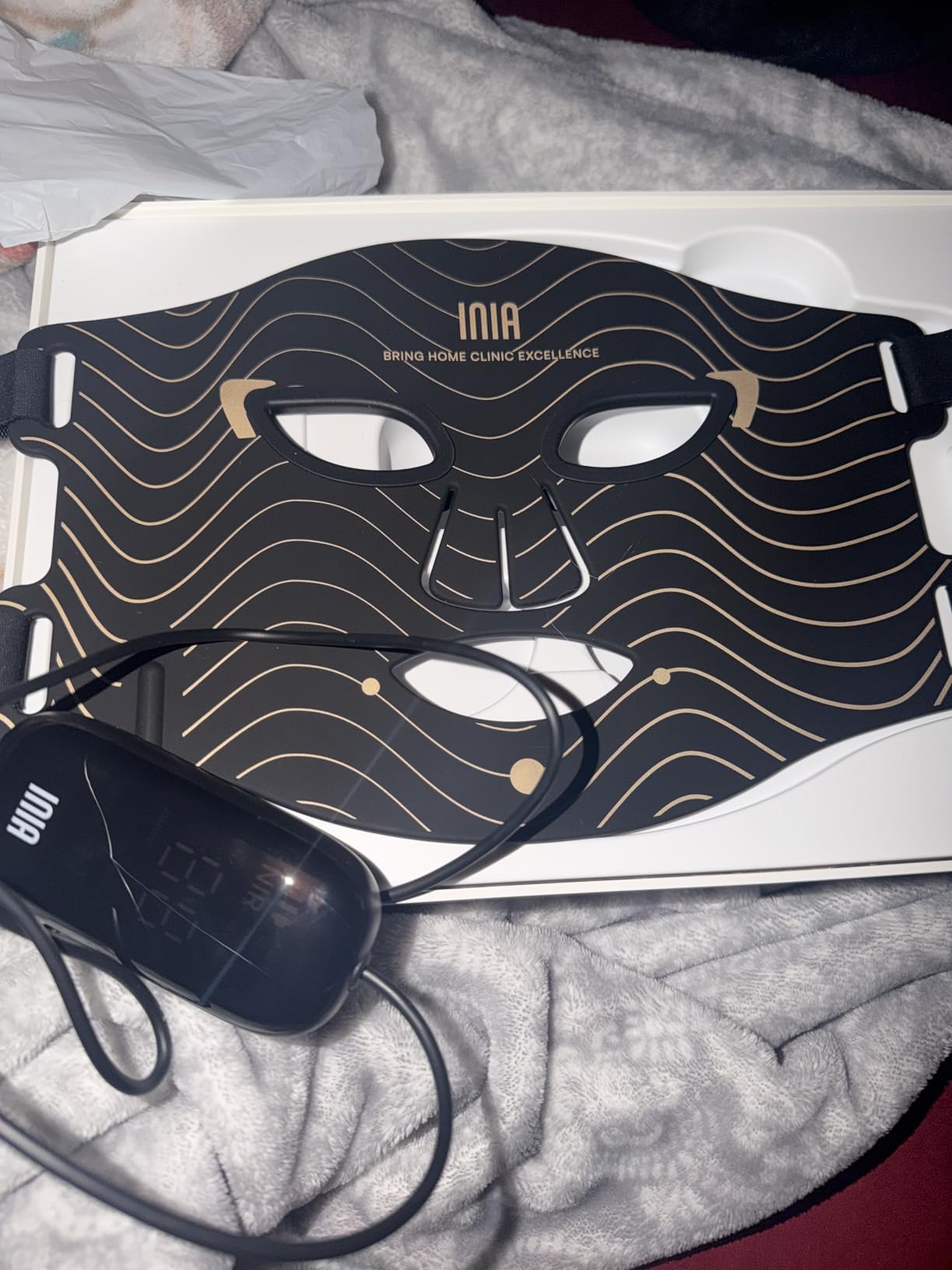 INIA Red Light Therapy Mask for Face - 4 Light Modes with 850nm NIR, Red & Blue LED Light Therapy, 2600mAh Rechargeable LED Face Mask customer photo 2