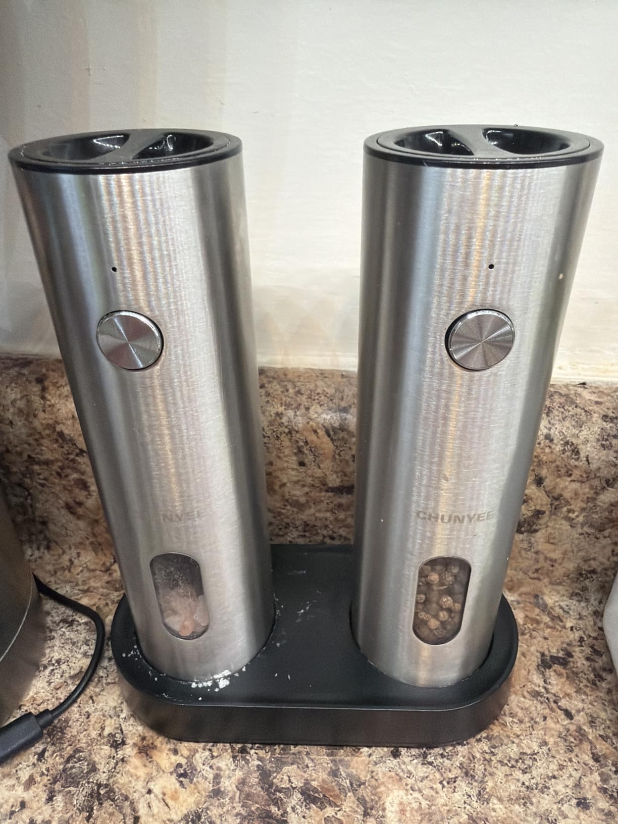 Electric Salt and Pepper Grinder Set with Rechargeable Base - Upgraded Large Capacity, Refillable Pepper Mill Set with LED Light & Adjustable Coarseness customer photo 1