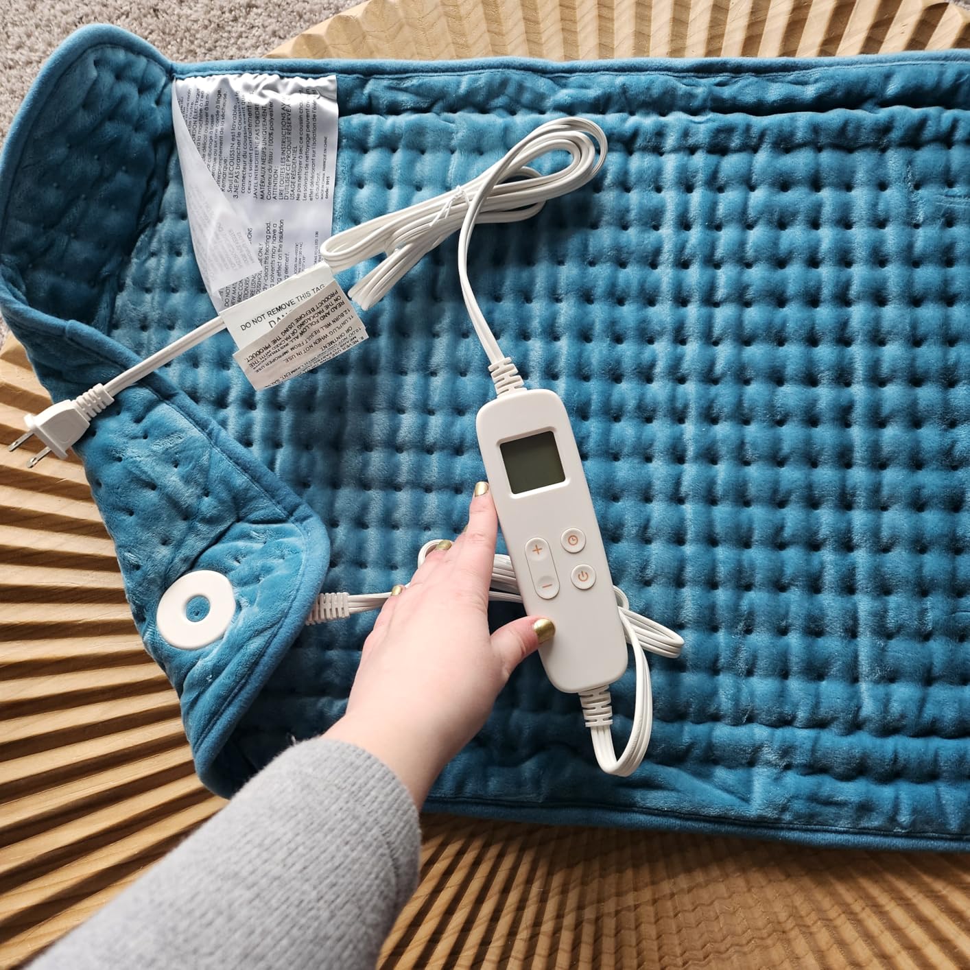 VAAGHANM Heating Pad: 33 x 17 inches Electric Heating Pad for Back - Extra Large Heat Pad for Shoulder/Neck/Knee/Arms - Upgraded 6 Timer & 6 Temperature Controller - Auto Shut Off customer photo 1