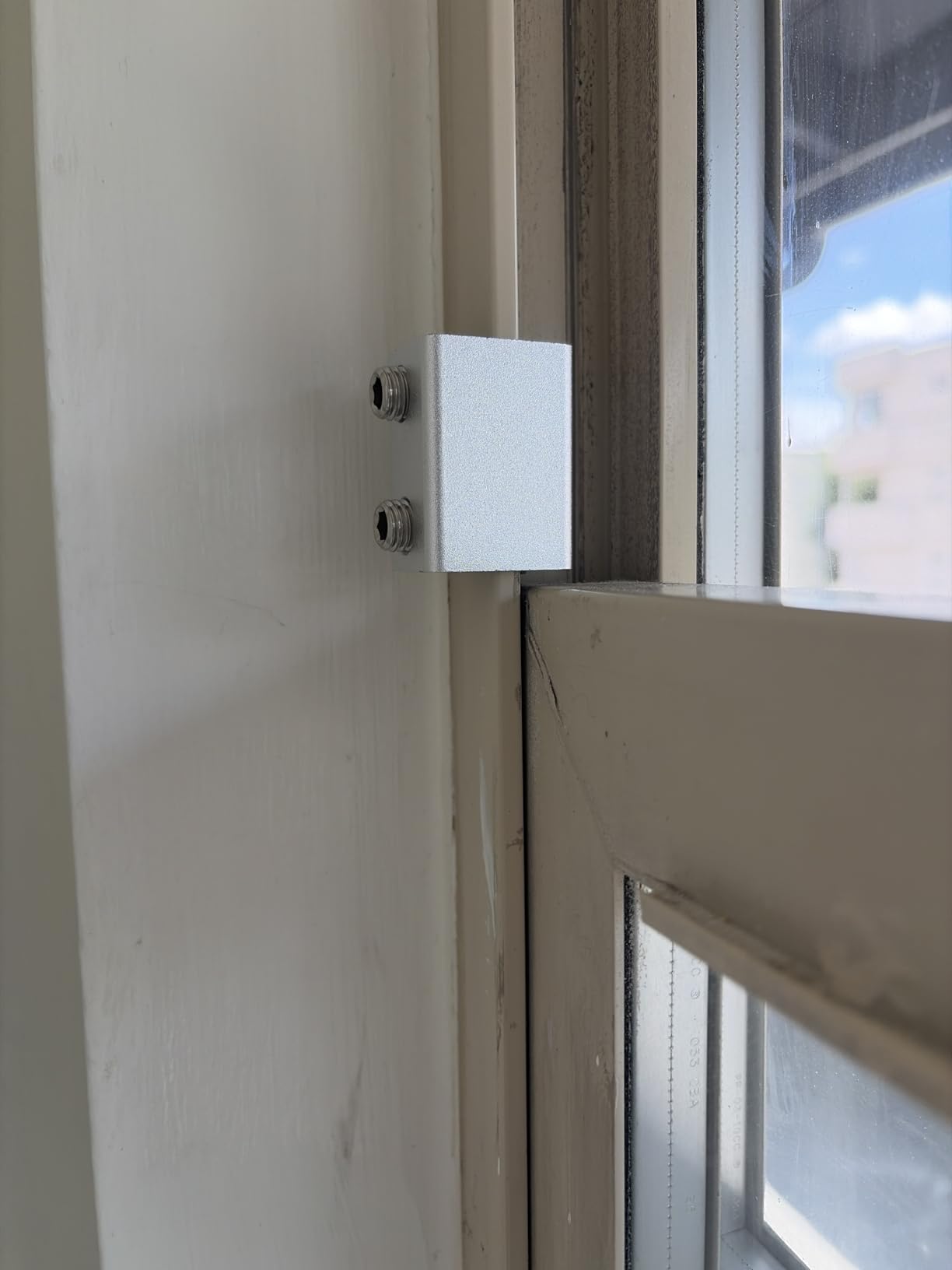 Sliding Window Locks (2 Sets), Secure Window Lock with Key, Window Locks for Up and Down Windows & Horizontal Sliding Windows, Adjustable Window Lock, Sturdy and Durable, Does Not Deform customer photo 1