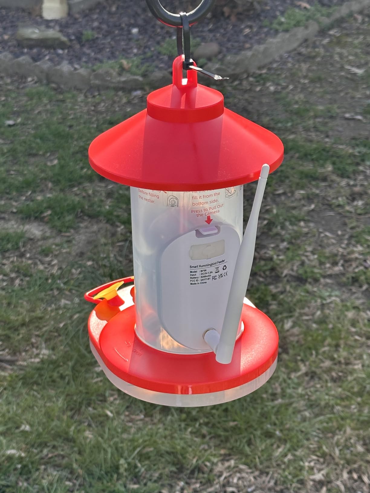 SOLIOM Hummingbird Feeder with Camera, Solar Powered 2K Smart Bird Feeder with AI Bird Identification, Auto Motion Detection, Ant Moat & Pole Mount, Ideal Gift for Hummingbird Lovers, 20 oz customer photo 1