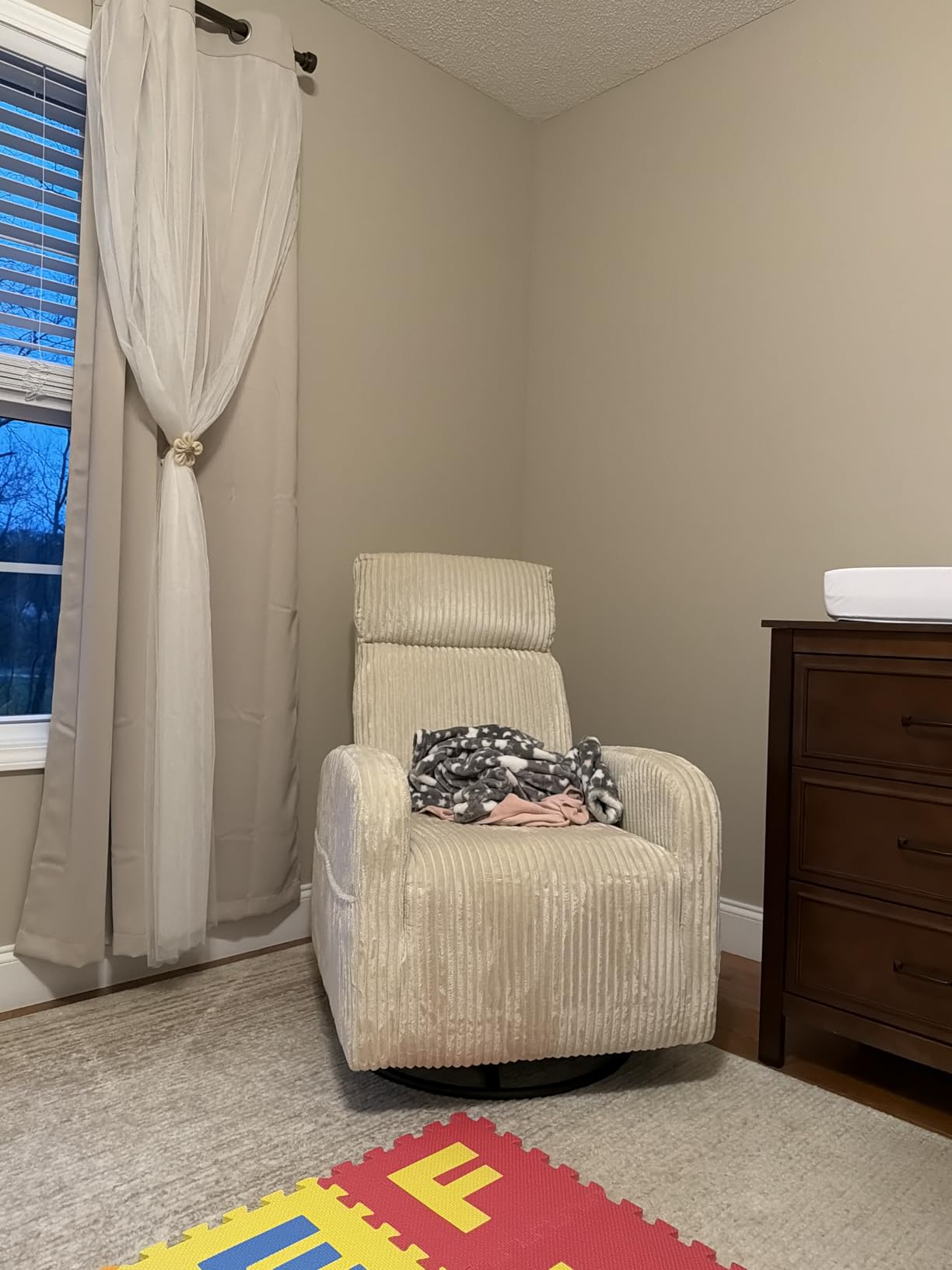 Yaheetech 360 Degree Swivel Glider Chair for Nursery, Rocking Chair Nursing Chair with Side Pockets, Corduroy Glider for Living Room with High Back Light Gray customer photo 2