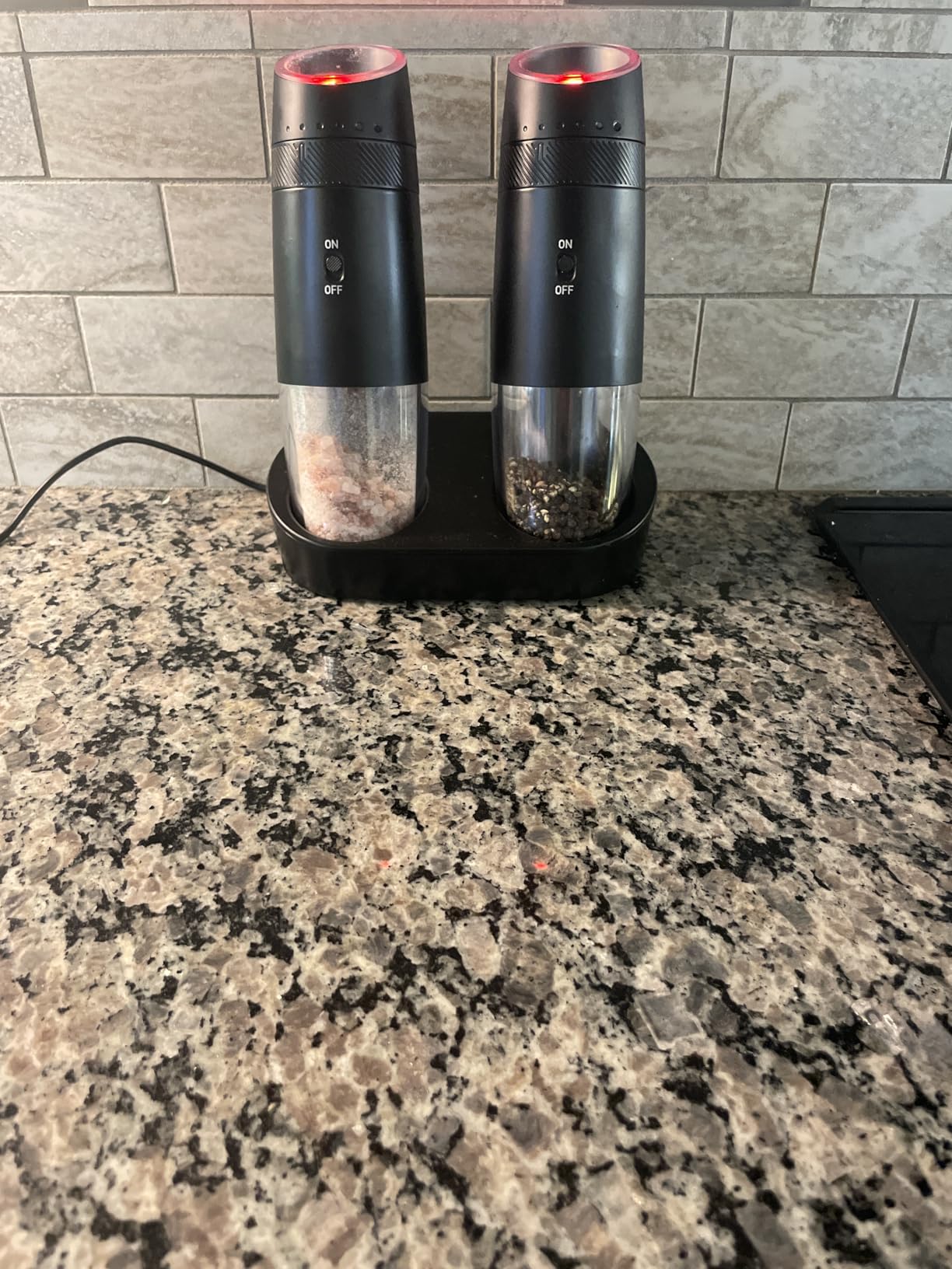 CIRCLE JOY Gravity Electric Salt and Pepper Grinder Set Automatic Shakers Upgraded Pepper Mill with Rechargeable Base, External Adjustable Coarseness, LED Light customer photo 1
