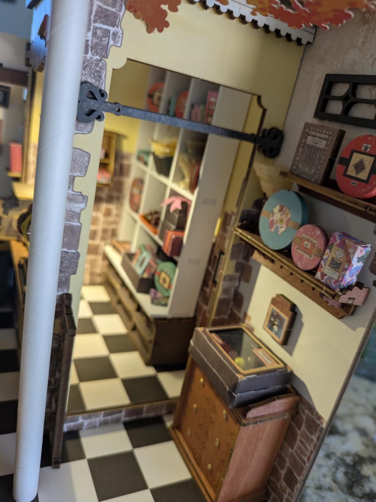 Rolife DIY Miniature House Kit Henry's Chocolate Shop 1:18 Scale Dollhouse Diorama customer photo 2