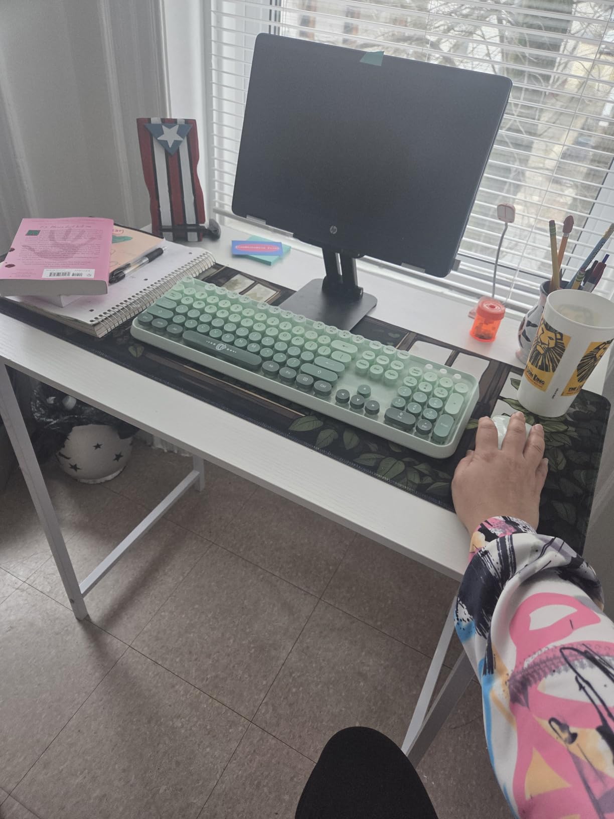 Sweetcrispy Computer Desk, Small Office 32 Inch Writing Work Study Student Teacher Home Bedroom Table with Metal Frame Wood Tabletop - White customer photo 2