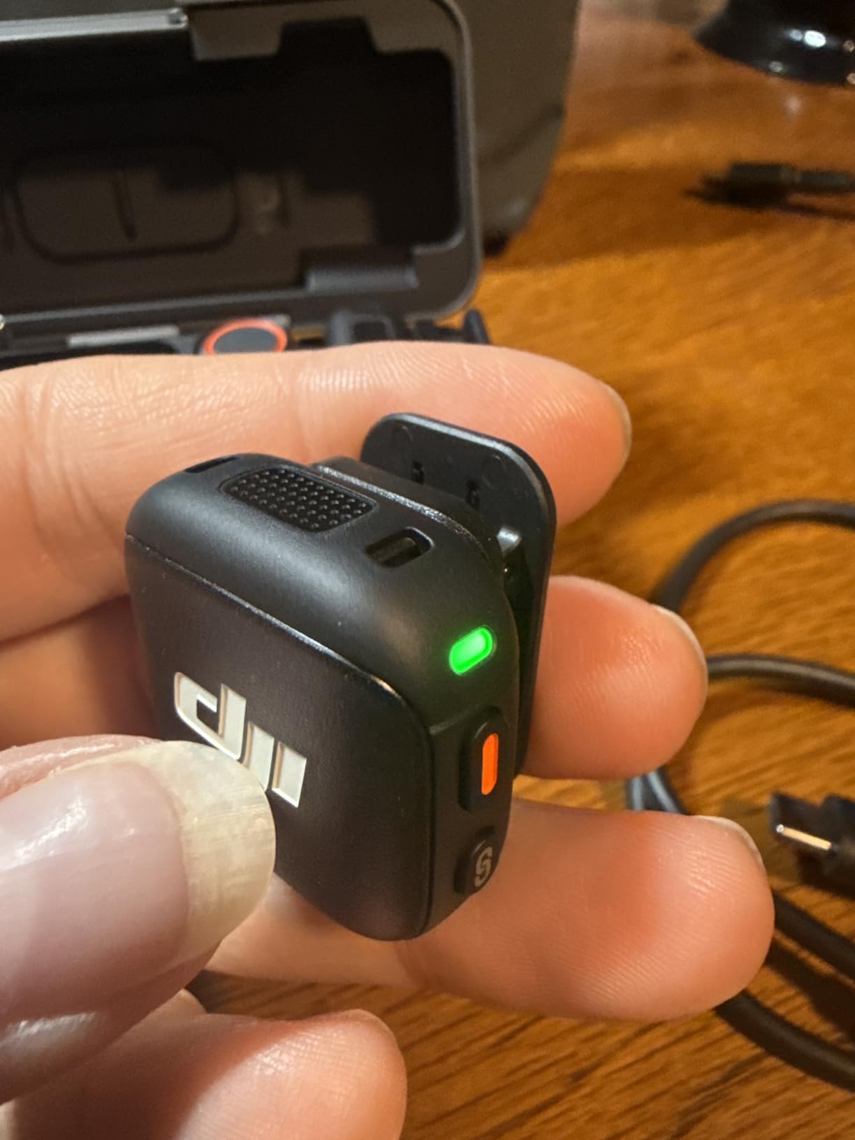 DJI Mic 3 (2 TX + 1 RX + Charging Case), Wireless Microphone for iPhone/Camera/Android, Ultralight, Adaptive Gain Control, Dual Band Anti-Interference, 28hrs Use customer photo 1