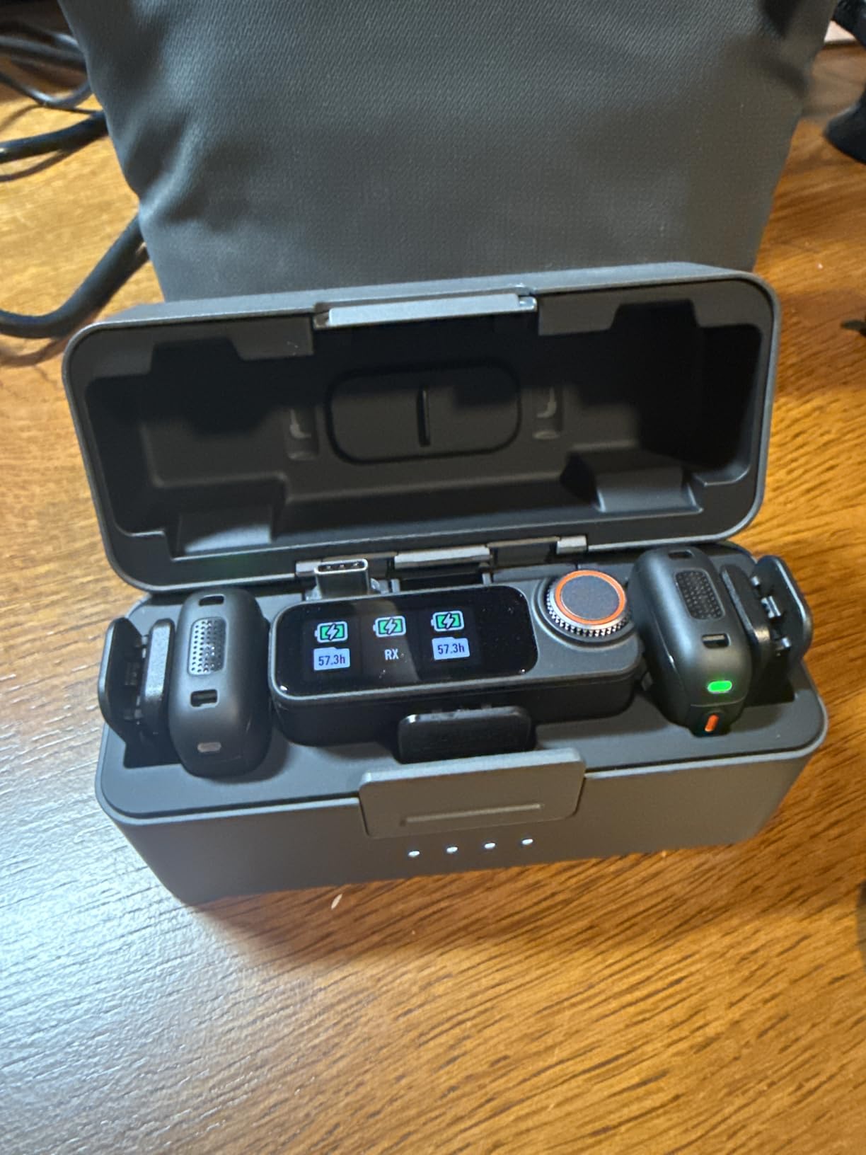 DJI Mic 3 (2 TX + 1 RX + Charging Case), Wireless Microphone for iPhone/Camera/Android, Ultralight, Adaptive Gain Control, Dual Band Anti-Interference, 28hrs Use customer photo 2