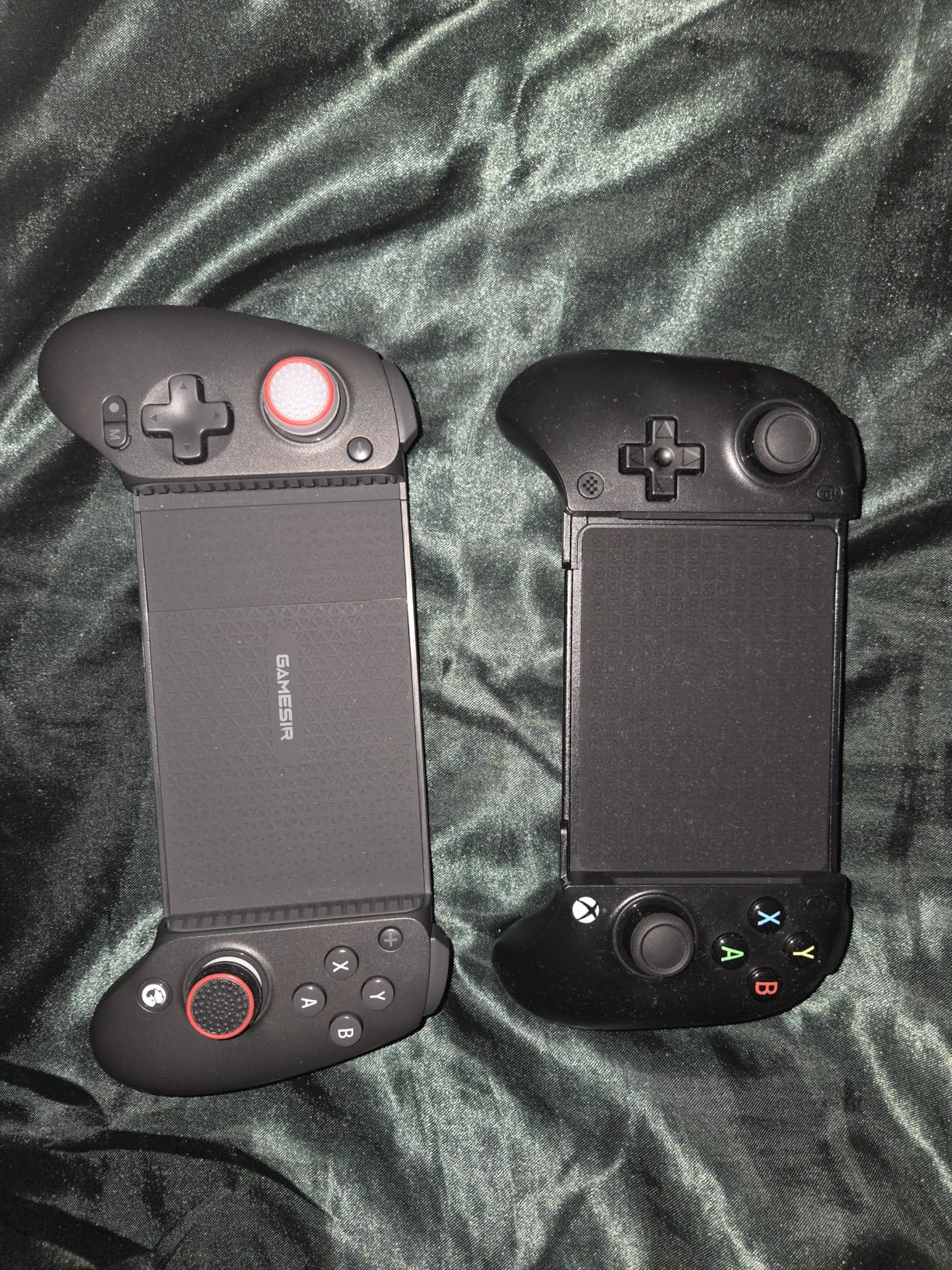 8Bitdo Ultimate Mobile Gaming Controller for iPhone, Apple, Android & Xbox Cloud Gaming, Bluetooth Gamepad with Hall Effect Joysticks, 2 Pro Back Buttons, Officially Licensed (Black) customer photo 2