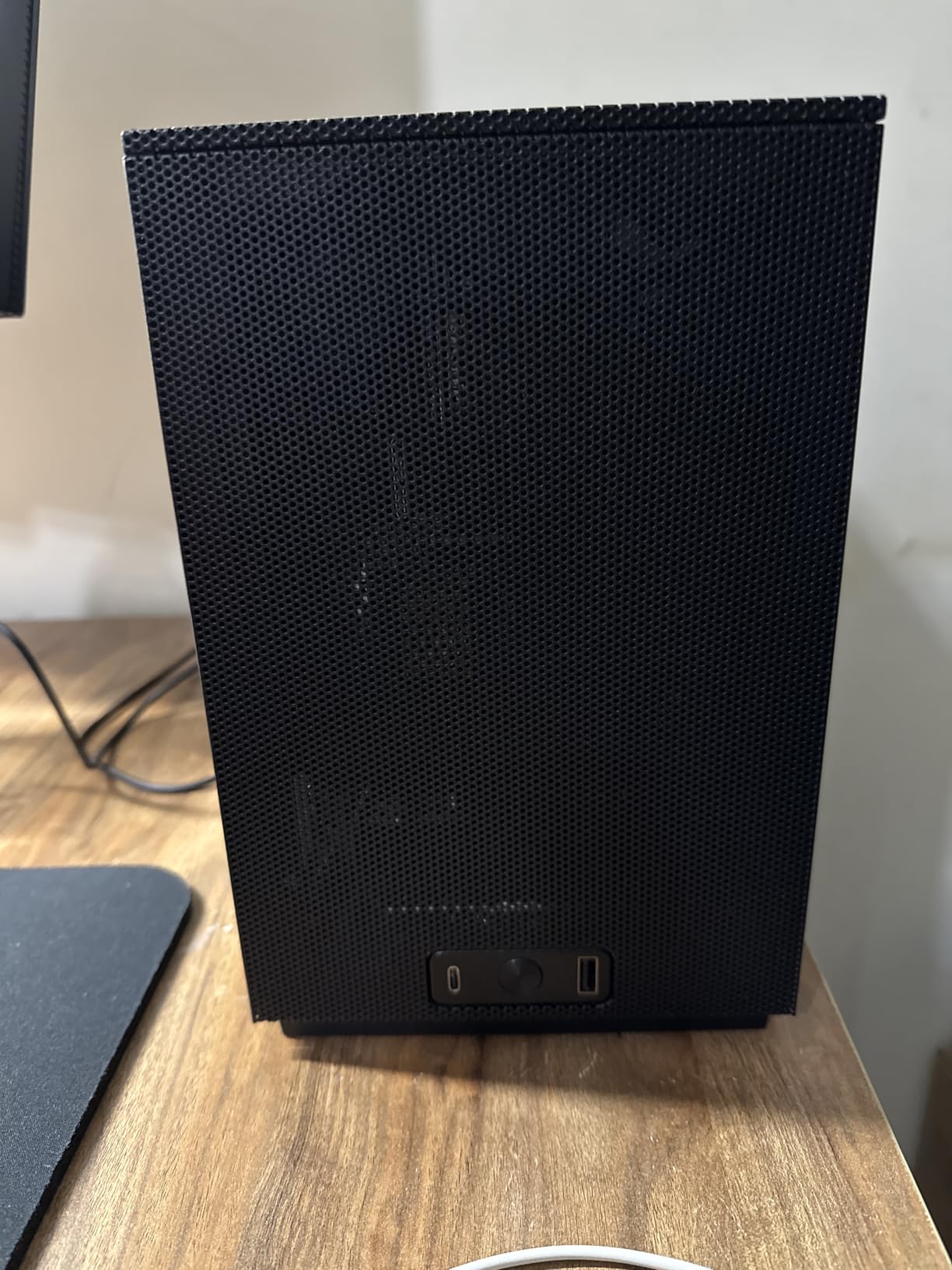 SSUPD Meshroom D Mini-ITX Small Form Factor (SFF) Case, Full Mesh Side Panel, Tool-Free and Easy Accessibility, Black (Variant B) customer photo 1