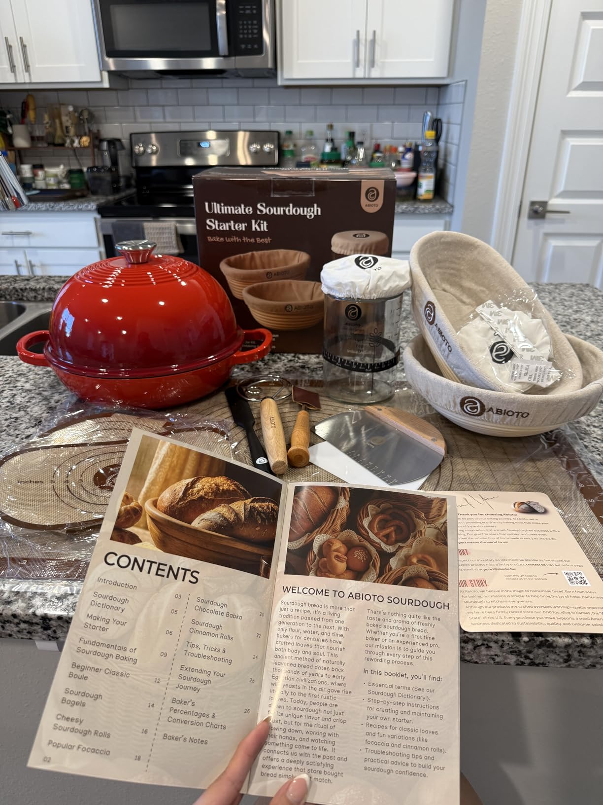 Cast Iron Dutch Oven Pot with Lid, Round Bread Oven for Sourdough Bread Baking, Umite Chef Enameled Cast Iron Bread Oven with Dome Lid & Cotton Potholders - 6 Quarts customer photo 1