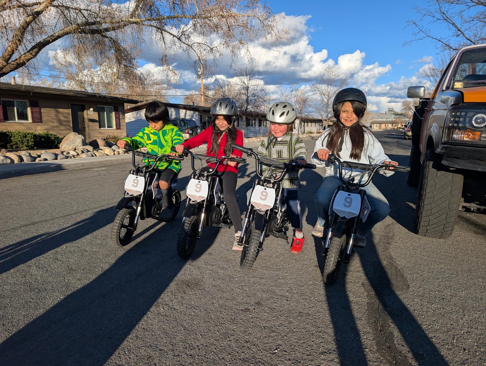 ECOLEAP K1 Kids Electric Dirt Bike 36V Motorcycle, 16MPH Fast Speed 14 Mile Long-Range, 700W Peak 3-Speed Modes Electric Bike for Kids Ages 3-10 customer photo 2