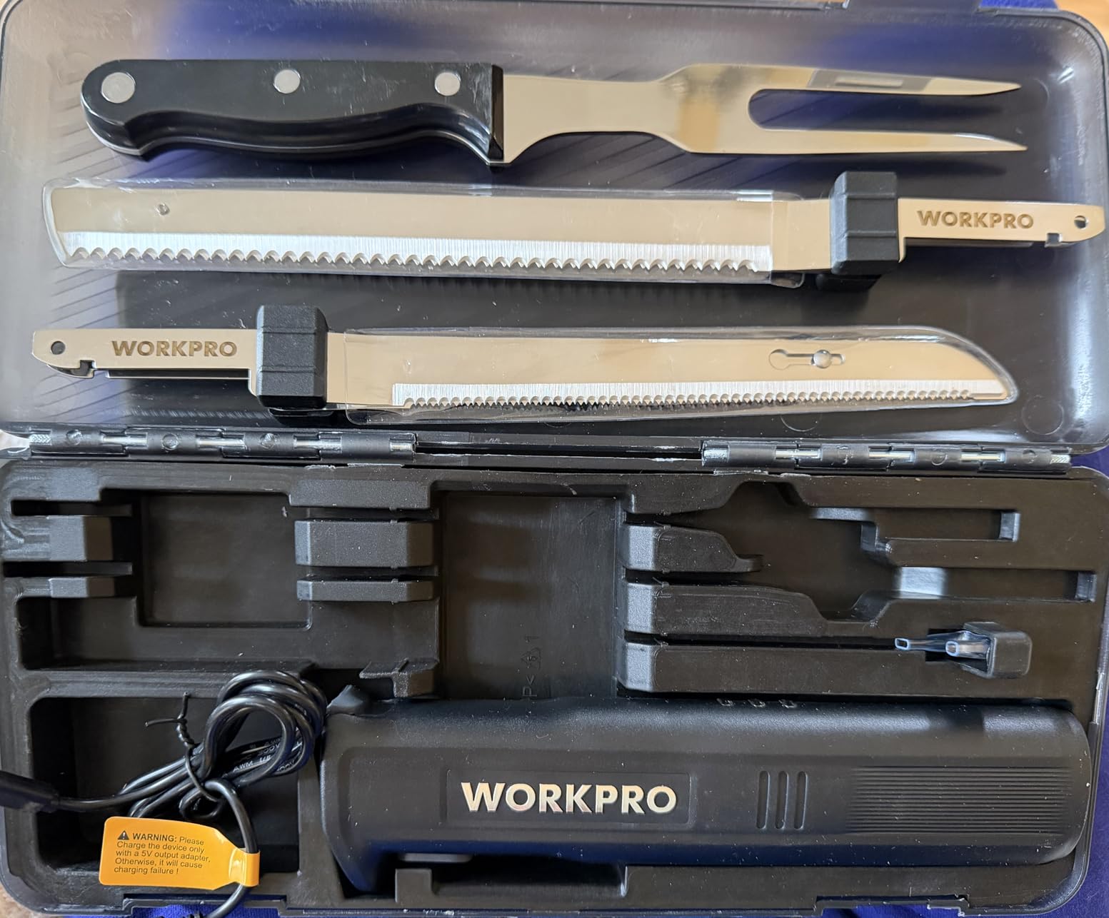WORKPRO Electric Knife for Meat Slicing, Cordless Electric Carving Knife for Turkey, Fish & Bread, Two Stainless Steel Blades, Ergonomic Handle, Storage Case & Serving Fork Included customer photo 2