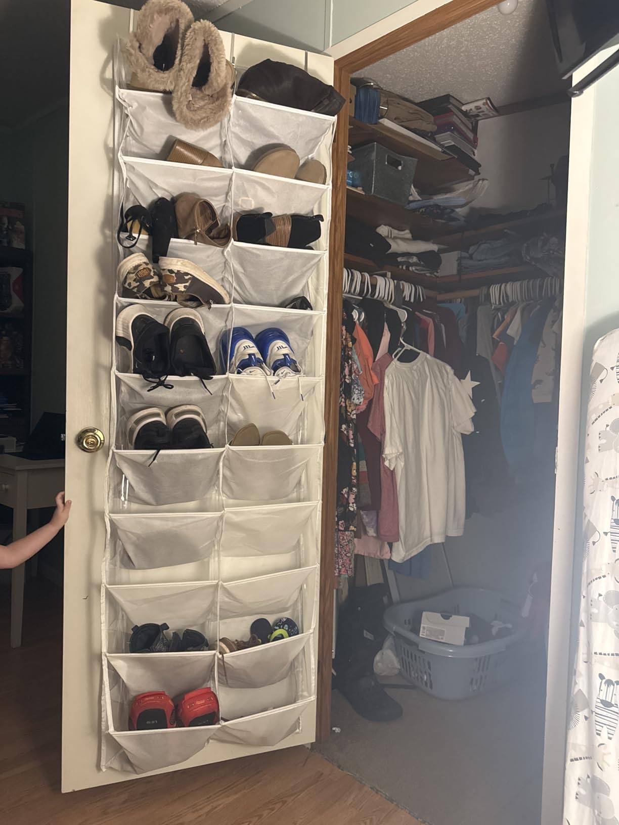 20-30 Pairs Over the Door Shoe Organizer, Clear Pockets Hanging Shoe Storage for Closet, 10-Tier Door Shoes Rack, Handing Shoes Holder Fit All the Family's Sneakers, Boots, Heels, Black customer photo 2