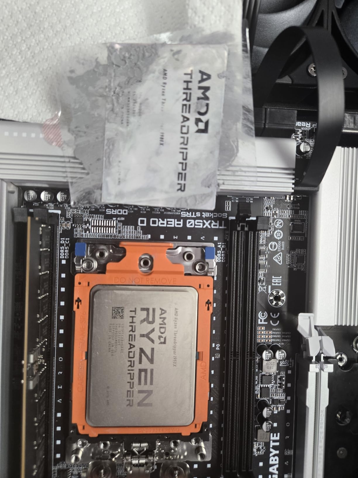 AMD Ryzen Threadripper 9980X 64-Core Processor customer photo 2