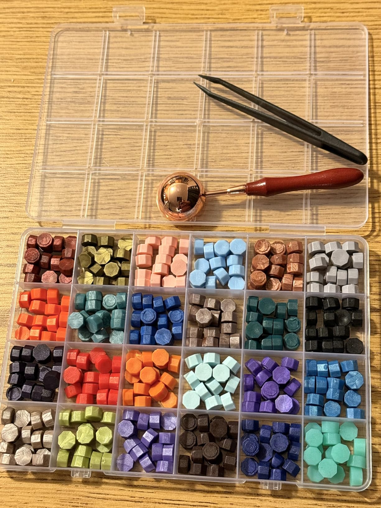 xxxHOLIC Wax Seal Kit with Copper Stamp - 624 Beads in 24 Colors, Smokeless & Crack-Resistant Wax Seal Set with Melting Station & Gilding Pens for Wedding Invitations & Gift Wrapping customer photo 2