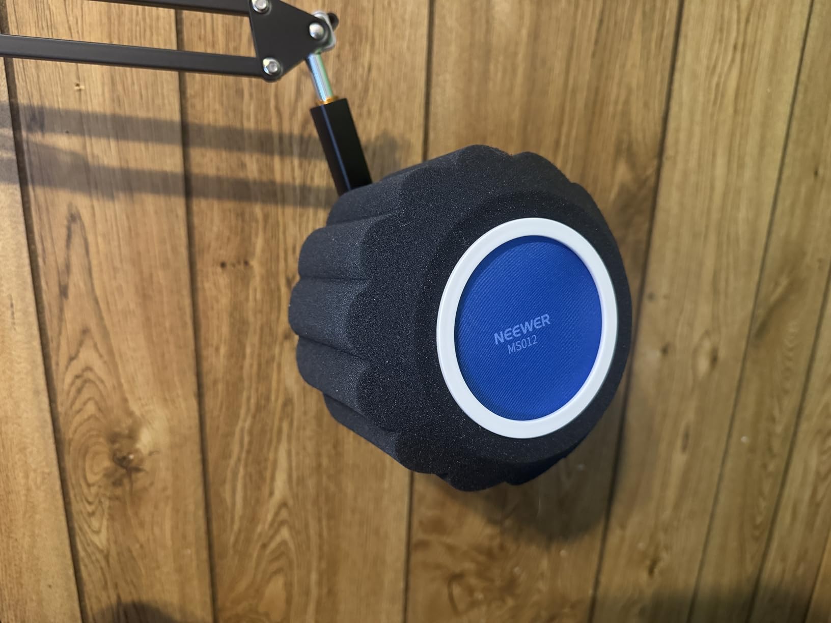 NEEWER Microphone Isolation Ball Shield Pop Filter, Portable Windscreen Mic Cover for Studio Vocal Booth Recording customer photo 2