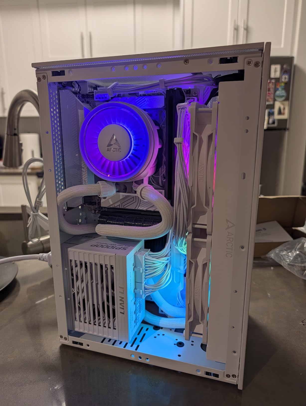 Lian Li SP1000P Platinum 1000W SFX Form Factor Power Supply with 12V-2x6 Connectors - ATX 3.1 & PCIE 5.1 Compliant - Low-Noise - Fully Modular - 105°C Capacitors - 10 Year Warranty - White customer photo 1