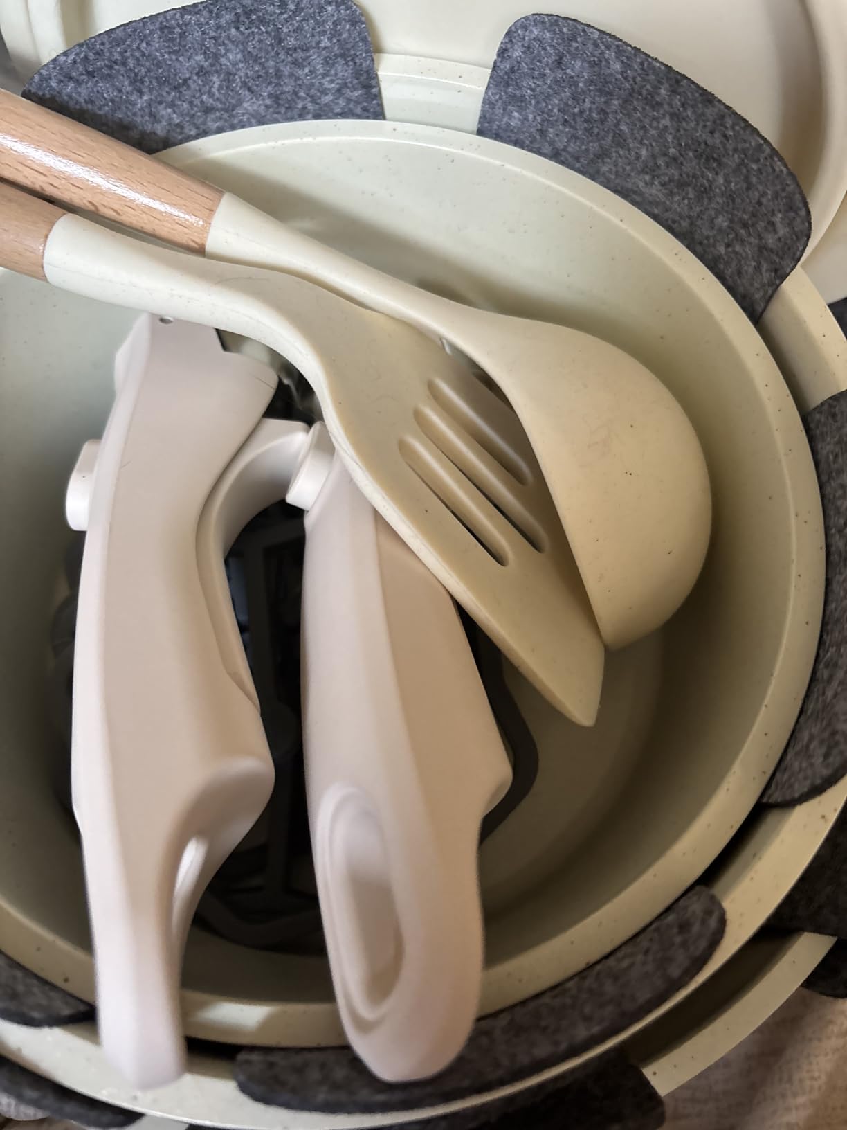 23 Pcs Pots and Pans Set Non Stick, Ceramic Cookware Set Non Toxic with Detachable Handles, Healthy Induction Cookware Oven Safe RV Kitchen Set, PFAS PFOA & PTFE Free, Cream White customer photo 2