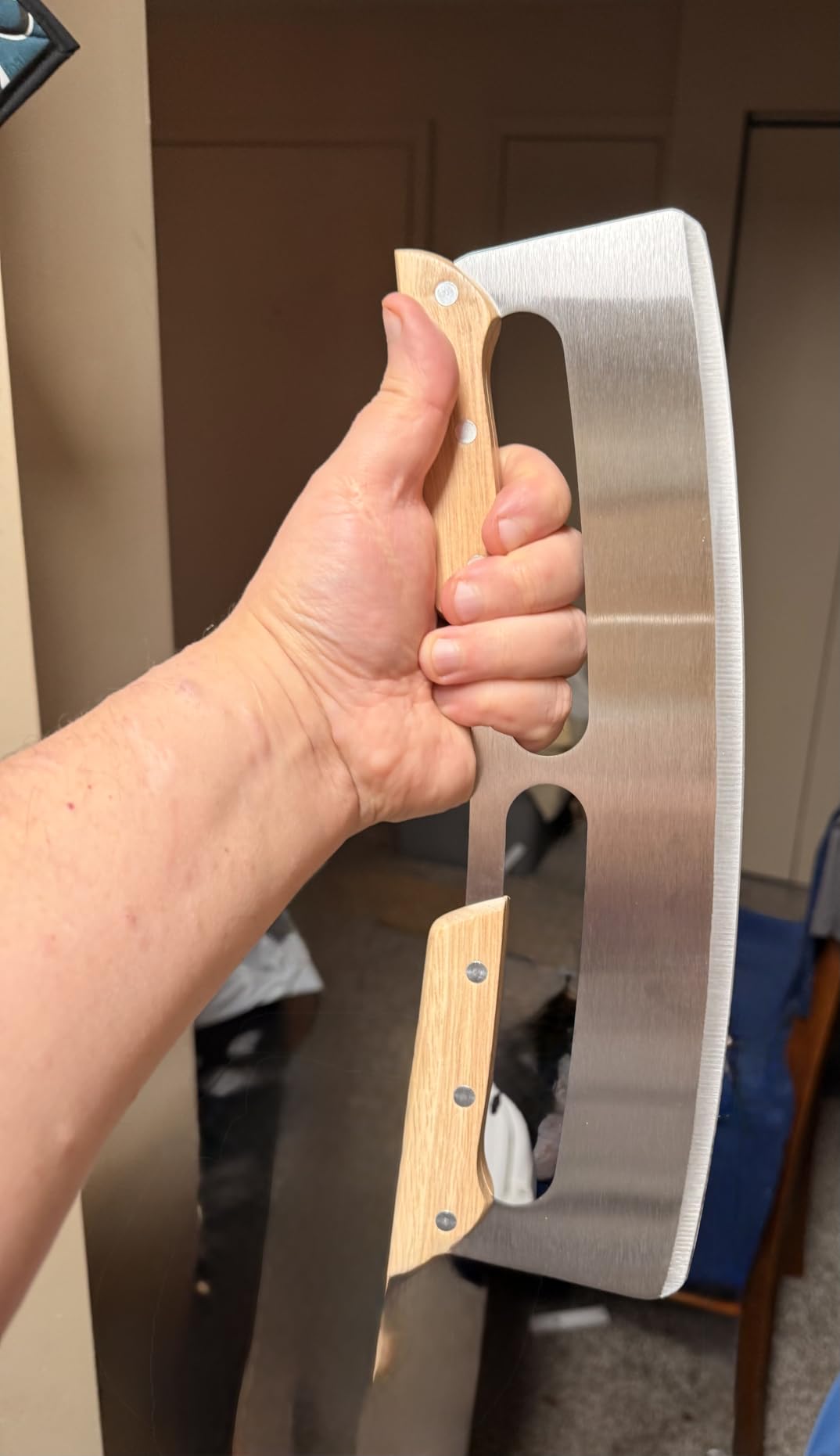 Pizza Cutter Rocker Blade with Wooden Handle, Premium 14inch Pizza Knife Rocker Cutter with Sharp Stainless Steel Blade and Protective Cover, Slicing Through Crust in One Single Rocking Motion customer photo 2