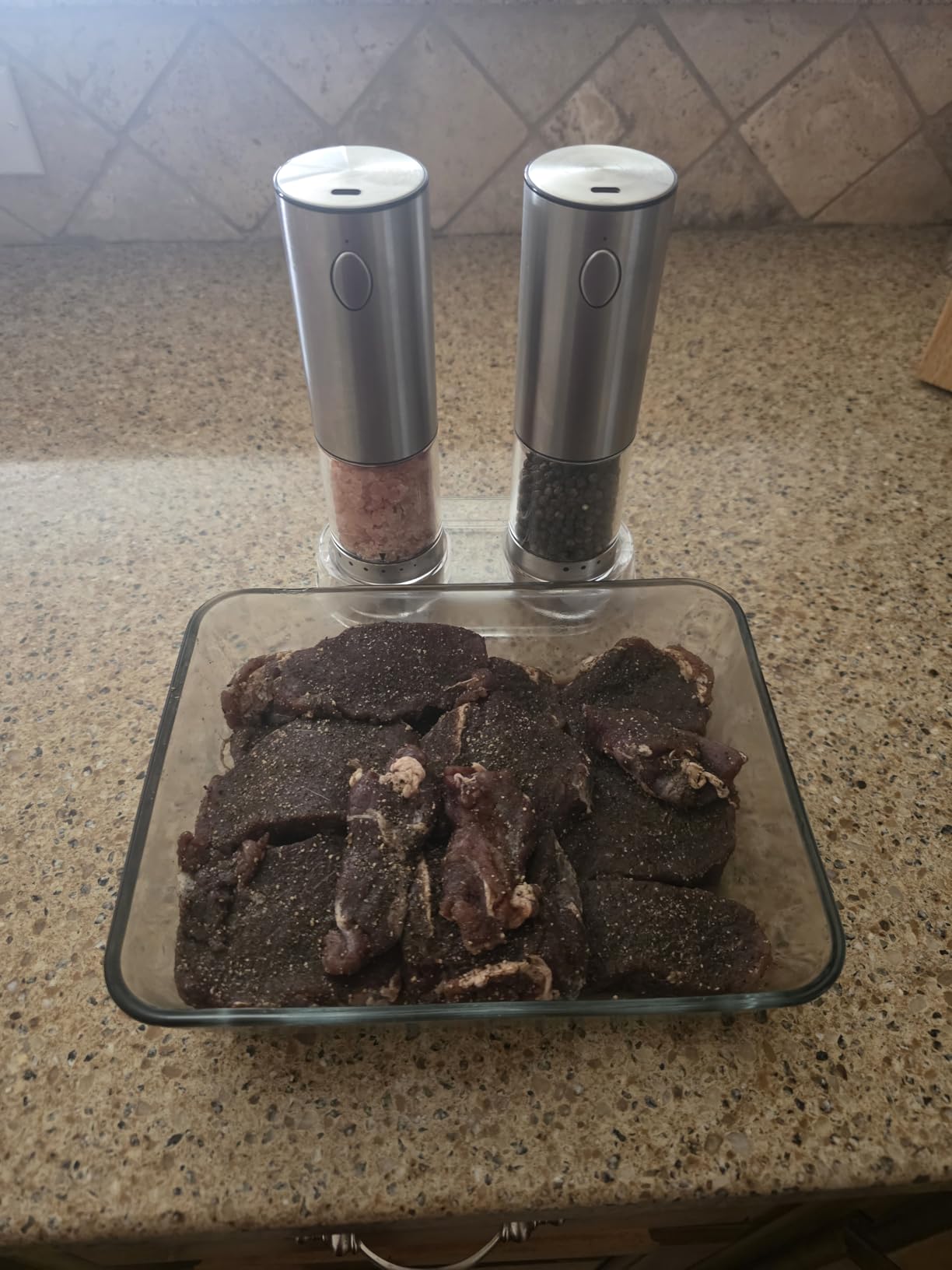 Electric Salt and Pepper Grinder Set - Rechargeable Automatic Salt and Pepper Shaker with 6 Adjustable Coarseness, Large-Capacity Pepper Mill customer photo 1