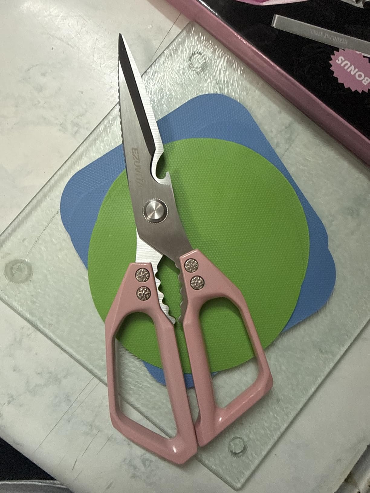 5-in-1 Multifunctional Heavy-Duty Korean Kitchen Scissors with Tweezer, Pink All Purpose Kitchen Shears with Stainless Steel Blades, Dishwasher Safe Bone Cutting scissors for Meat, Vegetables customer photo 1