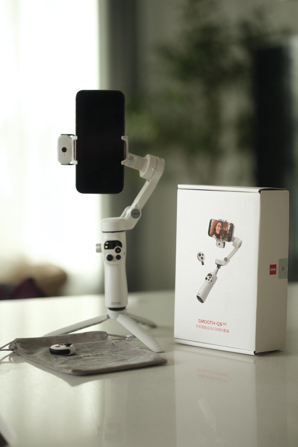 Zhiyun Smooth Q5 Ultra Combo Gimbal Stabilizer for iPhone, Portable Foldable Phone Gimbal with Detachable Voice Remote Control, AI Tracker, Built-in Extension Rod, Fill Light customer photo 1