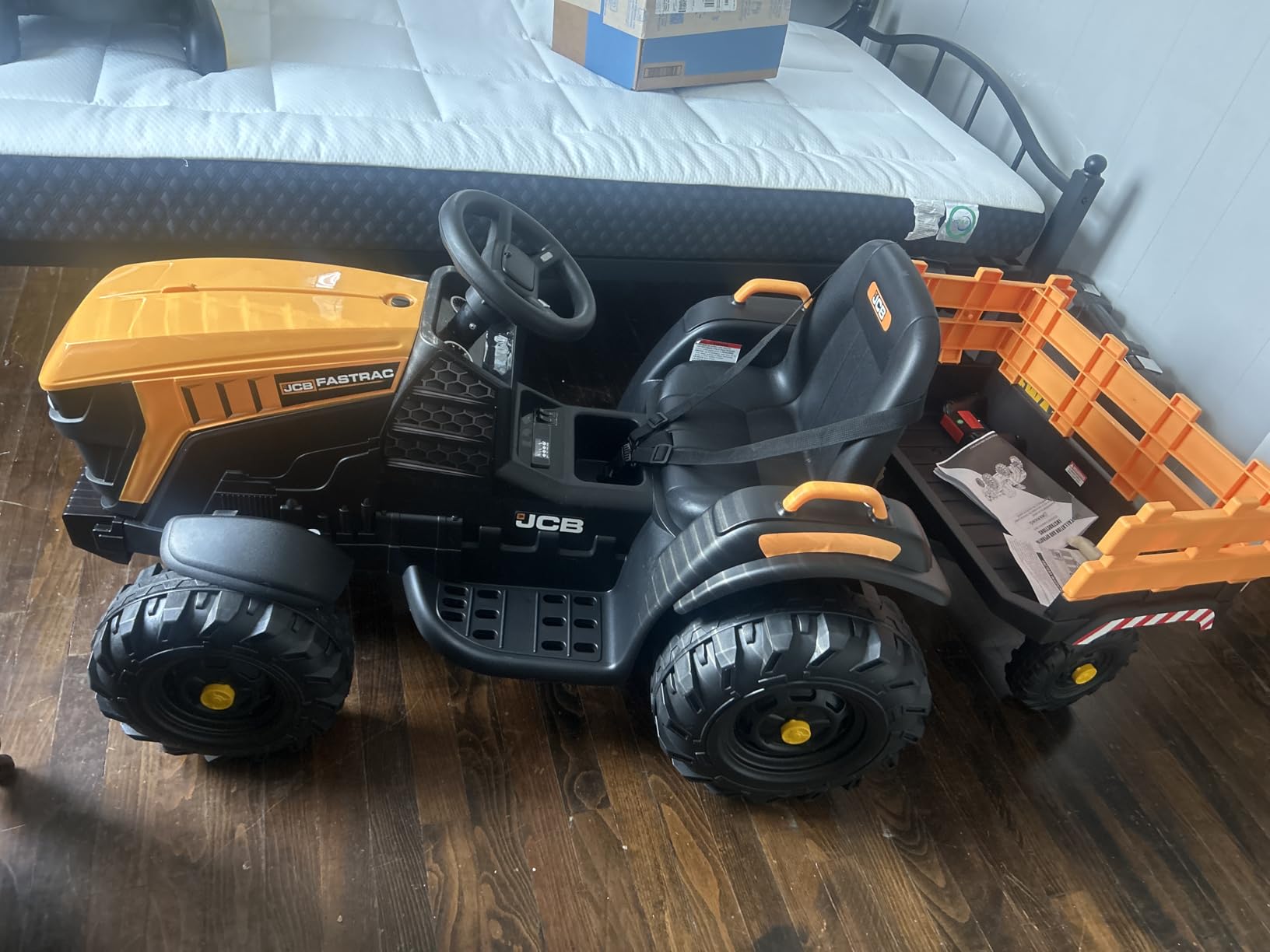 Hikiddo Licensed JCB 24V Electric Ride on Tractor for Big Kids 3-8 with Trailer, Remote Control, 400W Motors - Yellow customer photo 2